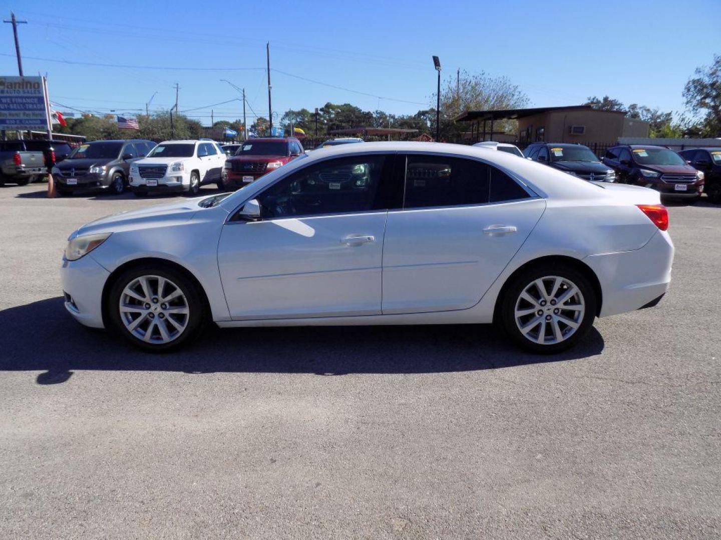 2015 WHITE CHEVROLET MALIBU 2LT (1G11D5SL3FF) with an 2.5L engine, Automatic transmission, located at 830 E. Canino Rd., Houston, TX, 77037, (281) 405-0440, 38.358219, -81.729942 - Photo#3