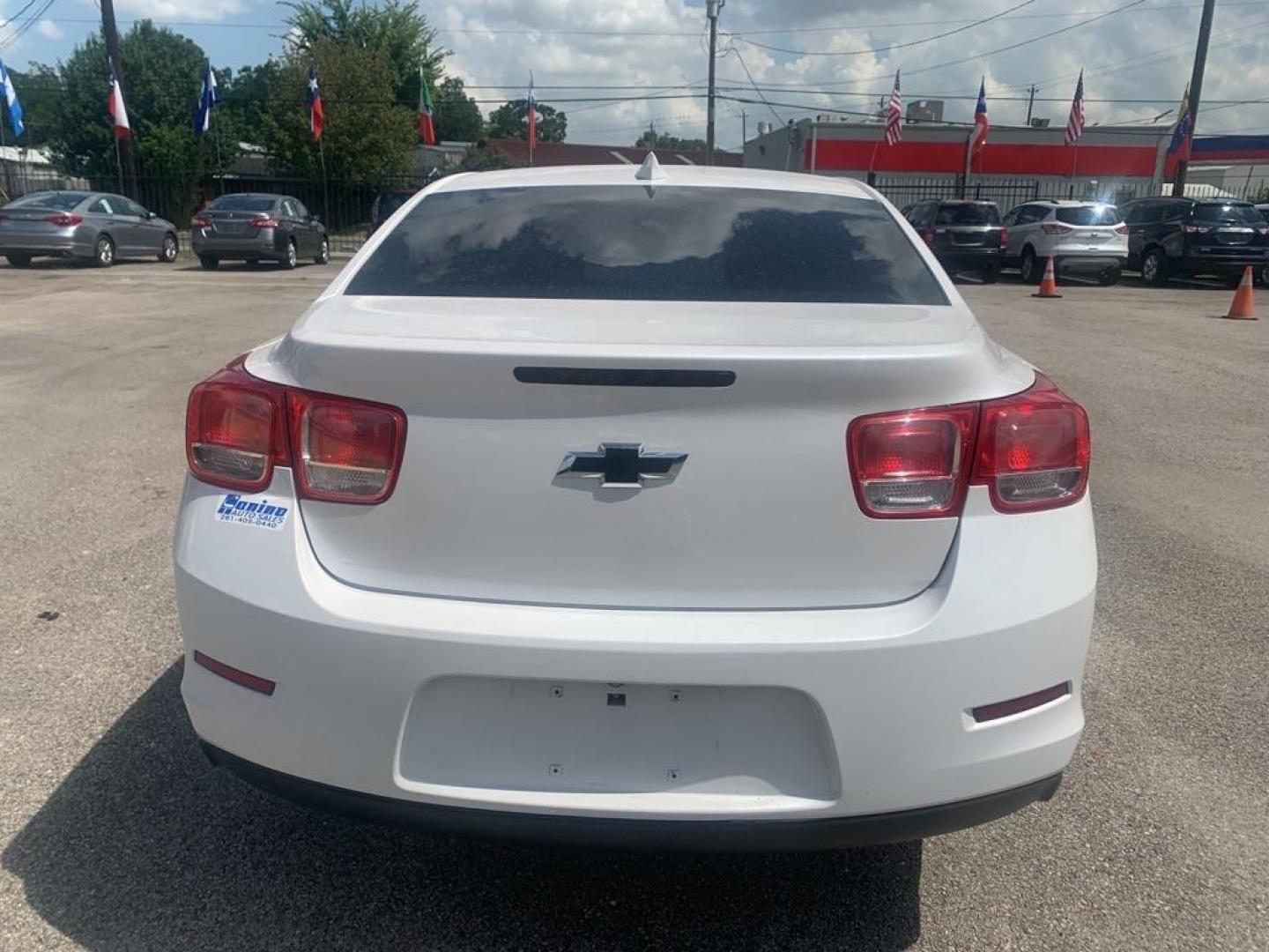 2015 WHITE CHEVROLET MALIBU 2LT (1G11D5SL3FF) with an 2.5L engine, Automatic transmission, located at 830 E. Canino Rd., Houston, TX, 77037, (281) 405-0440, 38.358219, -81.729942 - Photo#3