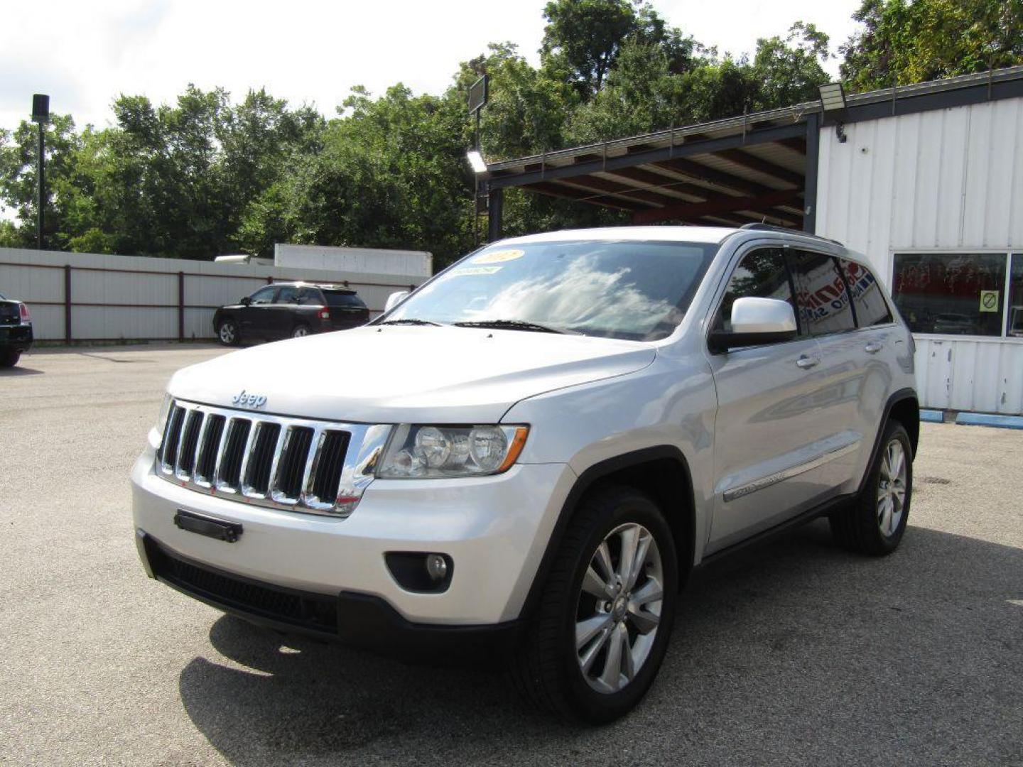 2012 SILVER JEEP GRAND CHEROKEE LAREDO (1C4RJEAT8CC) with an 5.7L engine, Automatic transmission, located at 830 E. Canino Rd., Houston, TX, 77037, (281) 405-0440, 38.358219, -81.729942 - Photo#1