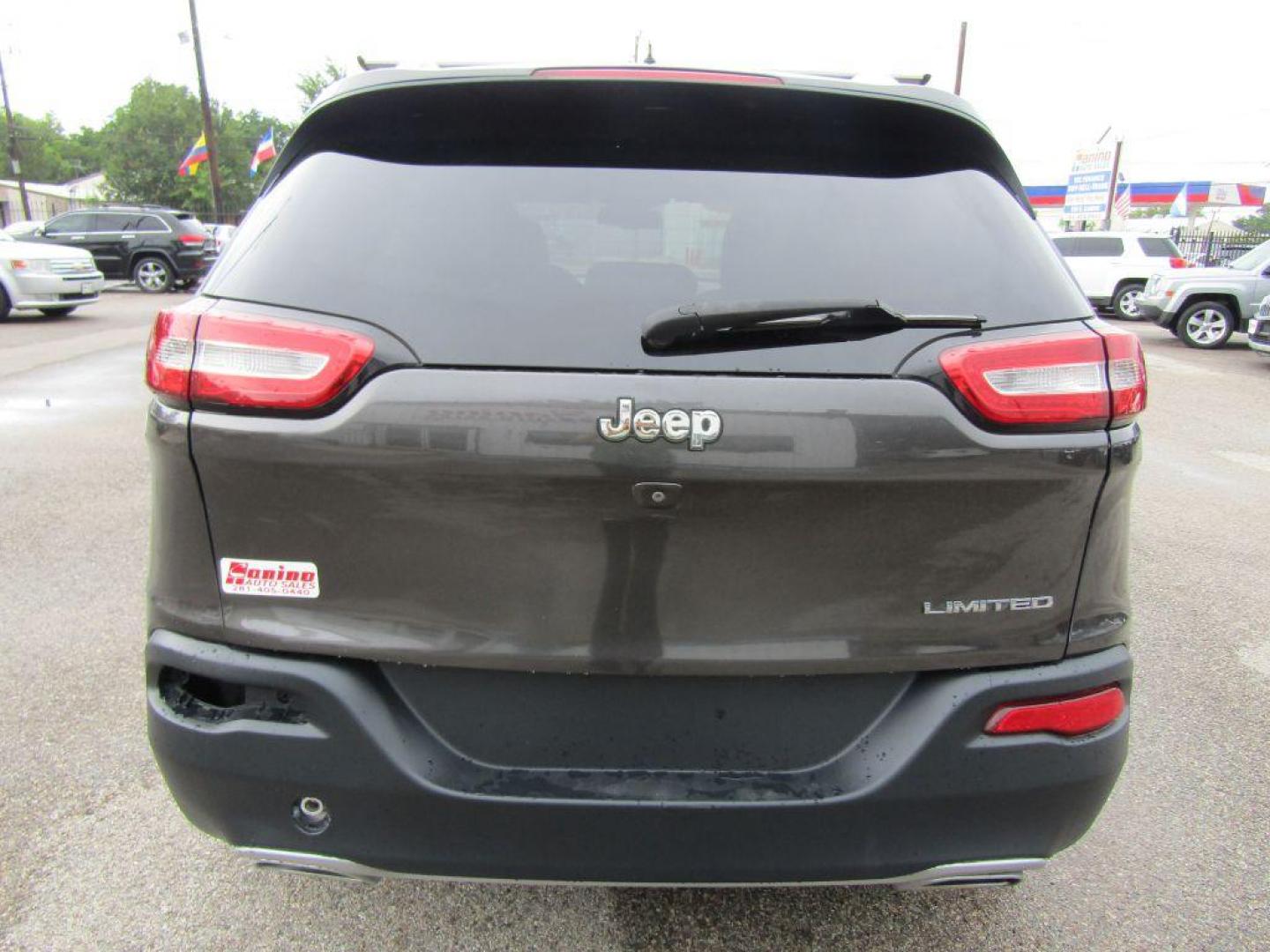 2015 GRAY JEEP CHEROKEE LIMITED (1C4PJLDS4FW) with an 3.2L engine, Automatic transmission, located at 830 E. Canino Rd., Houston, TX, 77037, (281) 405-0440, 38.358219, -81.729942 - $1,500 DOWN + TT and L IN HOUSE FINANCING AVAILABLE FINANCIAMIENTO EN CASA DISPONIBLE CALL OR COME IN TODAY 281 405 0440 CANINO AUTO SALES, LLC - Photo#3