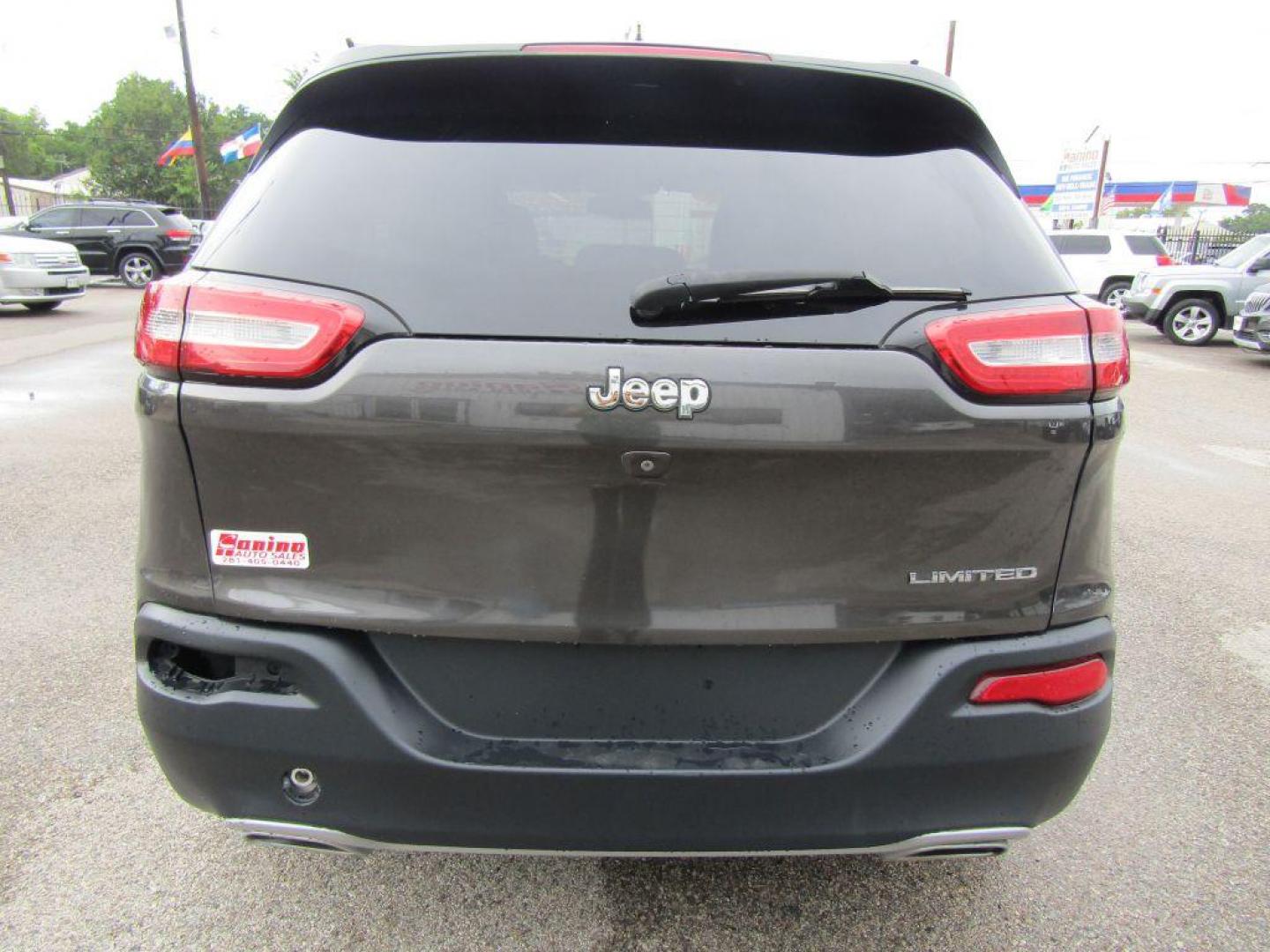 2015 GRAY JEEP CHEROKEE LIMITED (1C4PJLDS4FW) with an 3.2L engine, Automatic transmission, located at 830 E. Canino Rd., Houston, TX, 77037, (281) 405-0440, 38.358219, -81.729942 - $1,500 DOWN + TT and L IN HOUSE FINANCING AVAILABLE FINANCIAMIENTO EN CASA DISPONIBLE CALL OR COME IN TODAY 281 405 0440 CANINO AUTO SALES, LLC - Photo#4