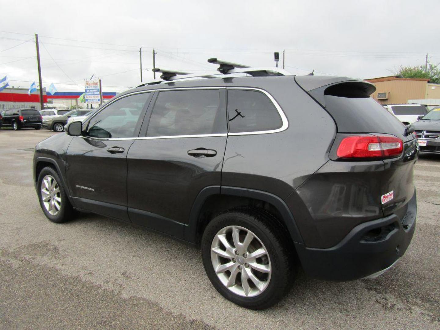 2015 GRAY JEEP CHEROKEE LIMITED (1C4PJLDS4FW) with an 3.2L engine, Automatic transmission, located at 830 E. Canino Rd., Houston, TX, 77037, (281) 405-0440, 38.358219, -81.729942 - $1,500 DOWN + TT and L IN HOUSE FINANCING AVAILABLE FINANCIAMIENTO EN CASA DISPONIBLE CALL OR COME IN TODAY 281 405 0440 CANINO AUTO SALES, LLC - Photo#5