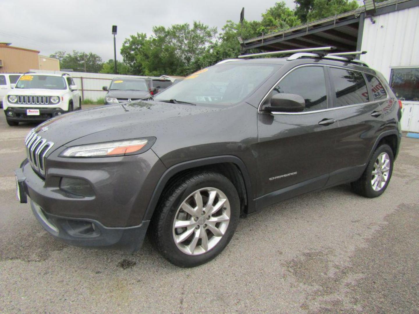 2015 GRAY JEEP CHEROKEE LIMITED (1C4PJLDS4FW) with an 3.2L engine, Automatic transmission, located at 830 E. Canino Rd., Houston, TX, 77037, (281) 405-0440, 38.358219, -81.729942 - $1,500 DOWN + TT and L IN HOUSE FINANCING AVAILABLE FINANCIAMIENTO EN CASA DISPONIBLE CALL OR COME IN TODAY 281 405 0440 CANINO AUTO SALES, LLC - Photo#6