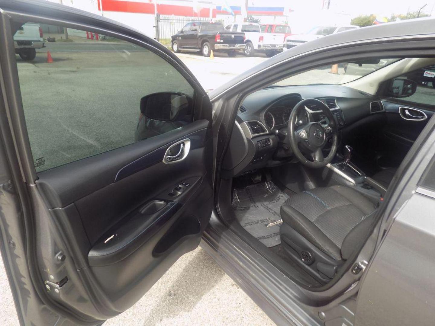 2018 GRAY NISSAN SENTRA S (3N1AB7AP7JY) with an 1.8L engine, Continuously Variable transmission, located at 830 E. Canino Rd., Houston, TX, 77037, (281) 405-0440, 38.358219, -81.729942 - PAGOS COMODOS, ENGANCHES COMODOS. FINANCIAMIENTO RAPIDO Y FACIL. BUEN CREDITO, MAL CREDITO, COMPRADOR POR PRIMERA VES O NO LICENCIA, CANINO AUTO SALES TE PUEDE AYUDAR! LLAMA/TEXTO O VISITANOS HOY MISMO (281) 405-0440 ESTAMOS LOCALIZADOS EN 830 E. CANINO RD. (ESQUINA CON AIRLINE) HOUSTON, TEXAS - Photo#15