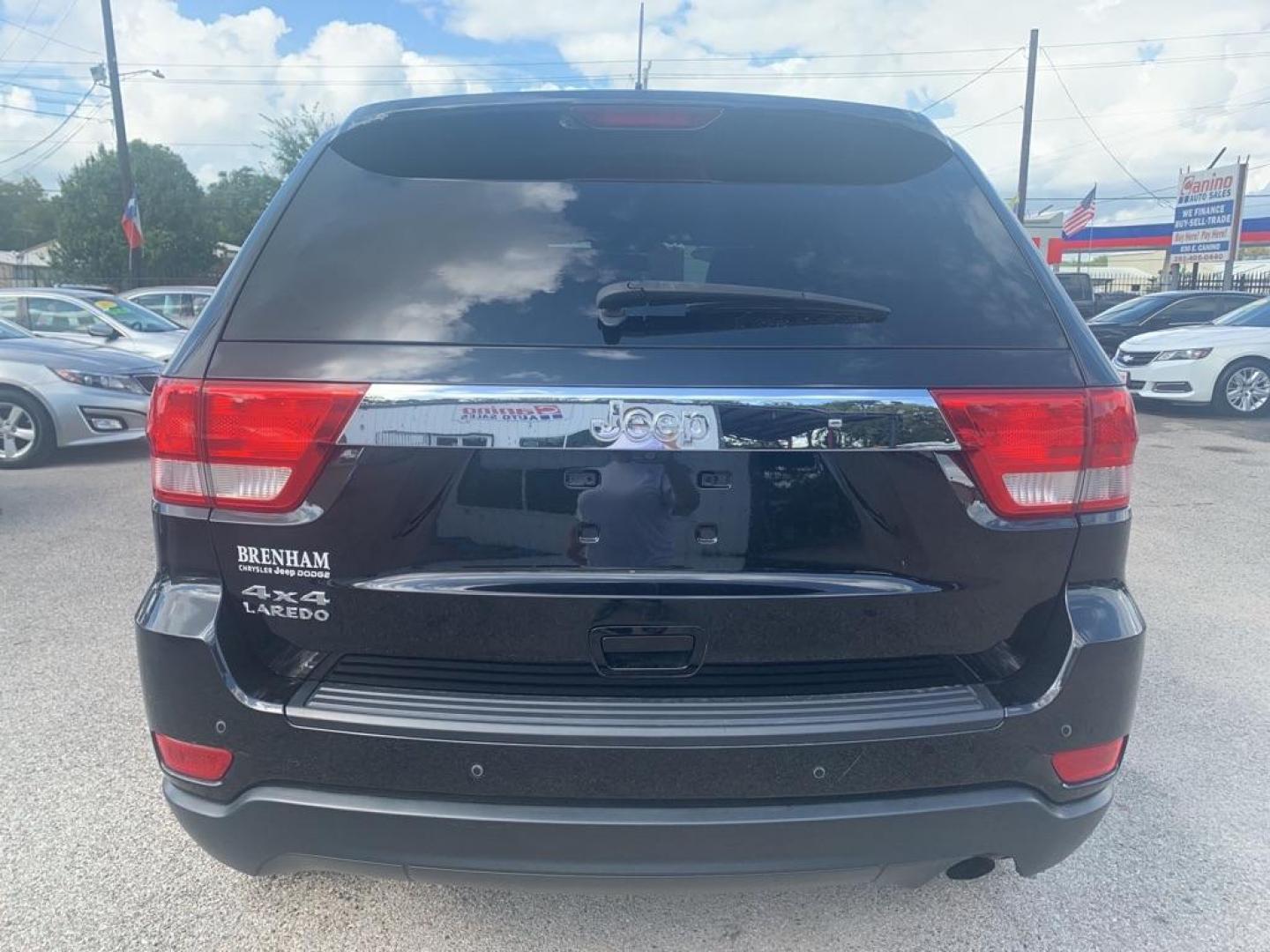 2012 BLACK JEEP GRAND CHEROKEE LAREDO (1C4RJFAG8CC) with an 3.6L engine, Automatic transmission, located at 830 E. Canino Rd., Houston, TX, 77037, (281) 405-0440, 38.358219, -81.729942 - Photo#3