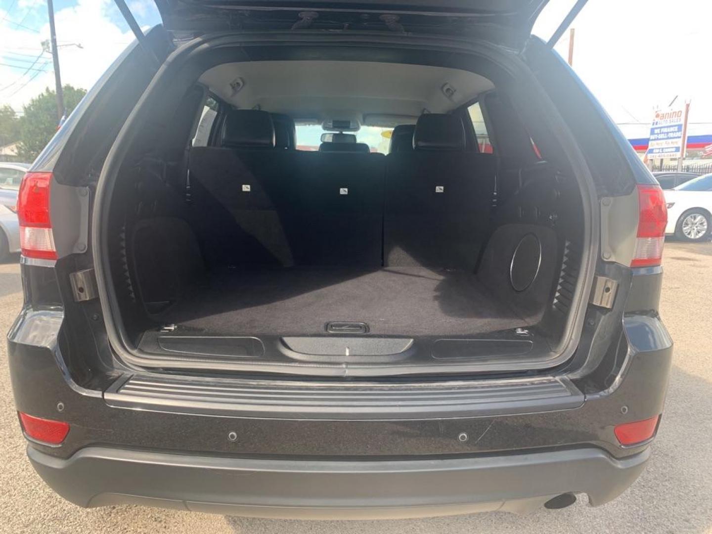 2012 BLACK JEEP GRAND CHEROKEE LAREDO (1C4RJFAG8CC) with an 3.6L engine, Automatic transmission, located at 830 E. Canino Rd., Houston, TX, 77037, (281) 405-0440, 38.358219, -81.729942 - Photo#7