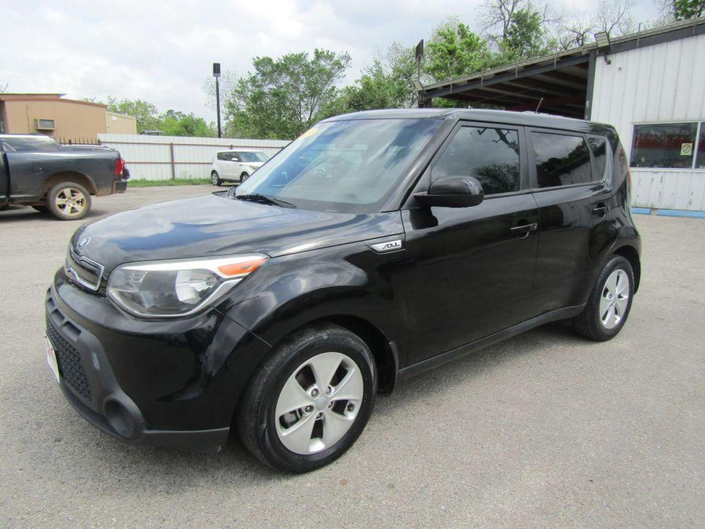 2015 BLACK KIA SOUL + (KNDJP3A58F7) with an 2.0L engine, Automatic transmission, located at 830 E. Canino Rd., Houston, TX, 77037, (281) 405-0440, 38.358219, -81.729942 - Photo#5