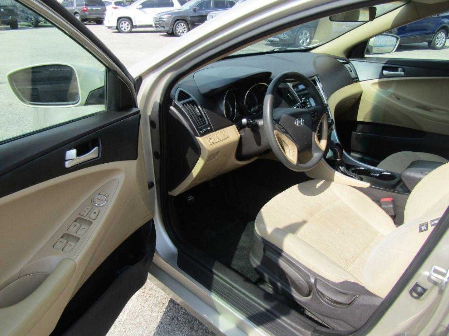 2011 GOLD HYUNDAI SONATA GLS (5NPEB4AC7BH) with an 2.4L engine, Automatic transmission, located at 830 E. Canino Rd., Houston, TX, 77037, (281) 405-0440, 38.358219, -81.729942 - $1,500 DOWN + TT and L IN HOUSE FINANCING AVAILABLE FINANCIAMIENTO EN CASA DISPONIBLE CALL OR COME IN TODAY 281 405 0440 CANINO AUTO SALES, LLC - Photo#10