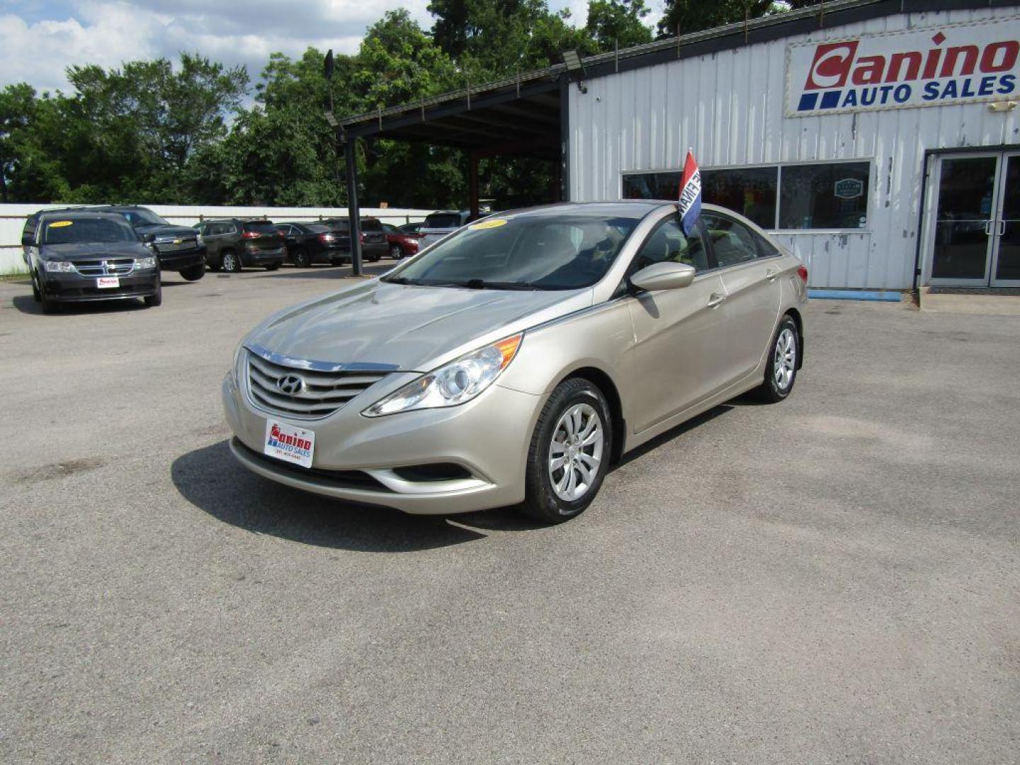 2011 GOLD HYUNDAI SONATA GLS (5NPEB4AC7BH) with an 2.4L engine, Automatic transmission, located at 830 E. Canino Rd., Houston, TX, 77037, (281) 405-0440, 38.358219, -81.729942 - $1,500 DOWN + TT and L IN HOUSE FINANCING AVAILABLE FINANCIAMIENTO EN CASA DISPONIBLE CALL OR COME IN TODAY 281 405 0440 CANINO AUTO SALES, LLC - Photo#1