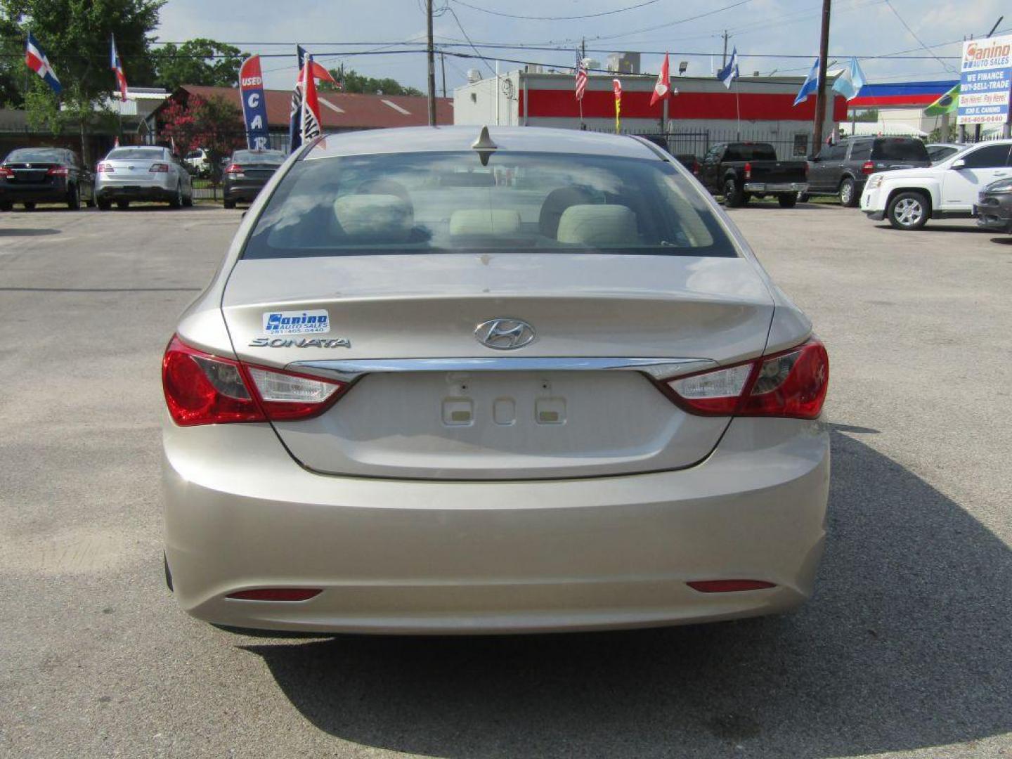 2011 GOLD HYUNDAI SONATA GLS (5NPEB4AC7BH) with an 2.4L engine, Automatic transmission, located at 830 E. Canino Rd., Houston, TX, 77037, (281) 405-0440, 38.358219, -81.729942 - $1,500 DOWN + TT and L IN HOUSE FINANCING AVAILABLE FINANCIAMIENTO EN CASA DISPONIBLE CALL OR COME IN TODAY 281 405 0440 CANINO AUTO SALES, LLC - Photo#3