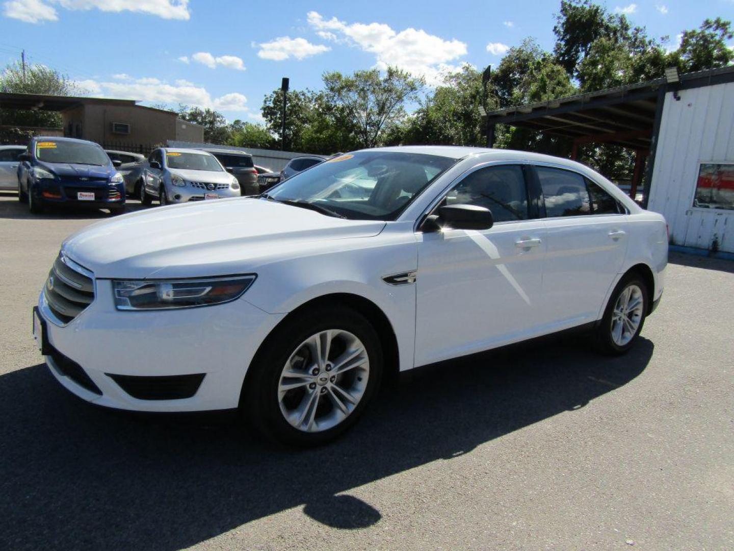 2015 WHITE FORD TAURUS SE (1FAHP2D89FG) with an 3.5L engine, Automatic transmission, located at 830 E. Canino Rd., Houston, TX, 77037, (281) 405-0440, 38.358219, -81.729942 - Photo#0