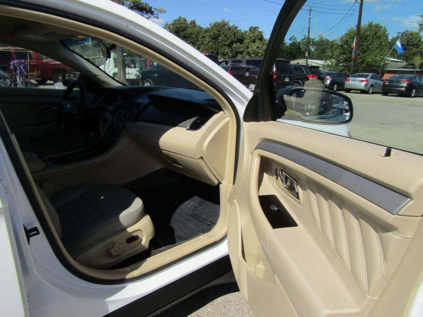 2015 WHITE FORD TAURUS SE (1FAHP2D89FG) with an 3.5L engine, Automatic transmission, located at 830 E. Canino Rd., Houston, TX, 77037, (281) 405-0440, 38.358219, -81.729942 - Photo#9