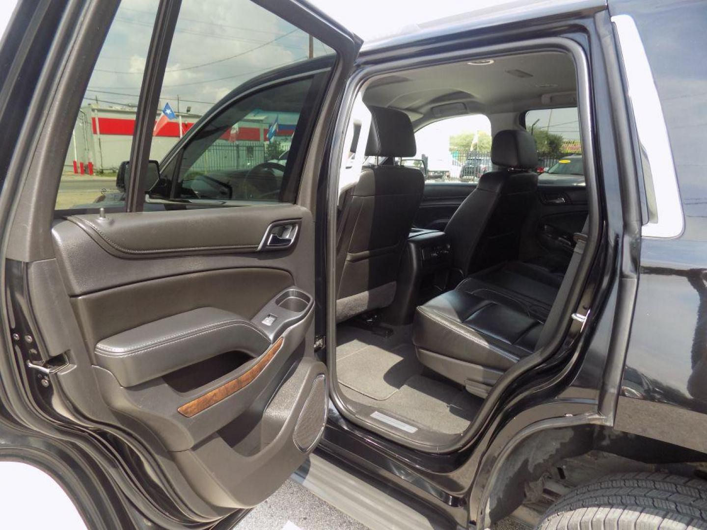 2019 BLACK CHEVROLET TAHOE 1500 LT (1GNSCBKC9KR) with an 5.3L engine, Automatic transmission, located at 830 E. Canino Rd., Houston, TX, 77037, (281) 405-0440, 38.358219, -81.729942 - PAGOS COMODOS, ENGANCHES COMODOS. FINANCIAMIENTO RAPIDO Y FACIL. BUEN CREDITO, MAL CREDITO, COMPRADOR POR PRIMERA VES O NO LICENCIA, CANINO AUTO SALES TE PUEDE AYUDAR! LLAMA/TEXTO O VISITANOS HOY MISMO (281) 405-0440 ESTAMOS LOCALIZADOS EN 830 E. CANINO RD. (ESQUINA CON AIRLINE) HOUSTON, TEXAS - Photo#12