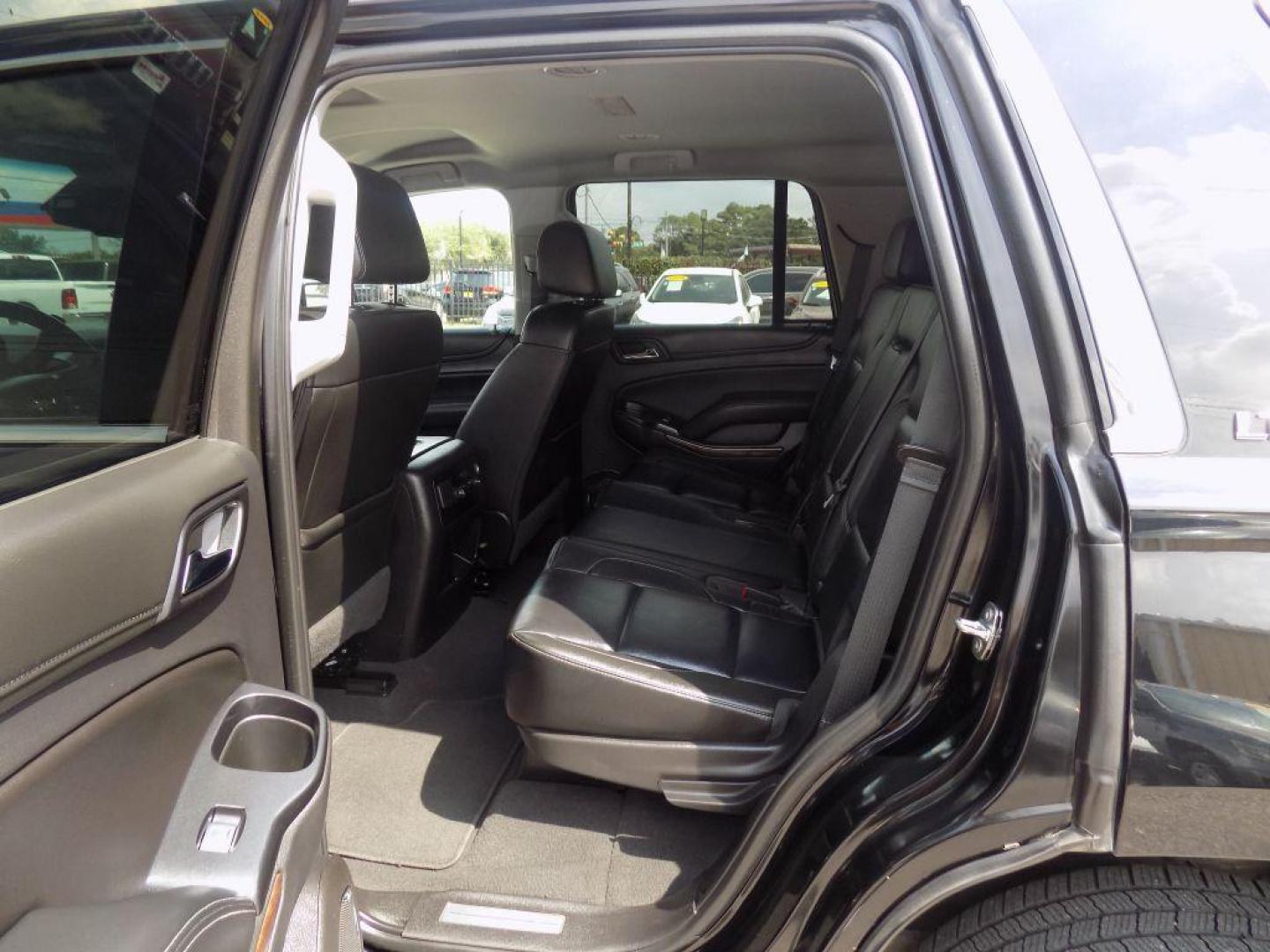 2019 BLACK CHEVROLET TAHOE 1500 LT (1GNSCBKC9KR) with an 5.3L engine, Automatic transmission, located at 830 E. Canino Rd., Houston, TX, 77037, (281) 405-0440, 38.358219, -81.729942 - PAGOS COMODOS, ENGANCHES COMODOS. FINANCIAMIENTO RAPIDO Y FACIL. BUEN CREDITO, MAL CREDITO, COMPRADOR POR PRIMERA VES O NO LICENCIA, CANINO AUTO SALES TE PUEDE AYUDAR! LLAMA/TEXTO O VISITANOS HOY MISMO (281) 405-0440 ESTAMOS LOCALIZADOS EN 830 E. CANINO RD. (ESQUINA CON AIRLINE) HOUSTON, TEXAS - Photo#13