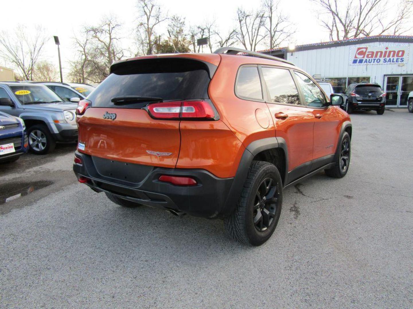 2014 ORANGE JEEP CHEROKEE TRAILHAWK (1C4PJMBS6EW) with an 3.2L engine, Automatic transmission, located at 830 E. Canino Rd., Houston, TX, 77037, (281) 405-0440, 38.358219, -81.729942 - Photo#4