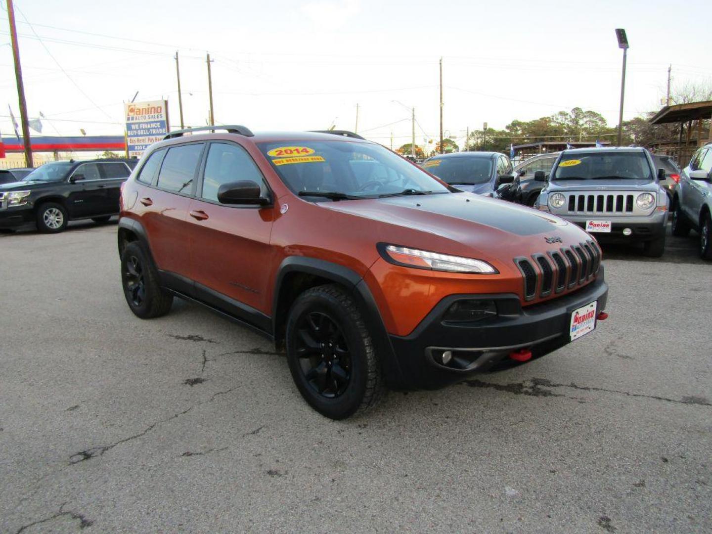 2014 ORANGE JEEP CHEROKEE TRAILHAWK (1C4PJMBS6EW) with an 3.2L engine, Automatic transmission, located at 830 E. Canino Rd., Houston, TX, 77037, (281) 405-0440, 38.358219, -81.729942 - Photo#5