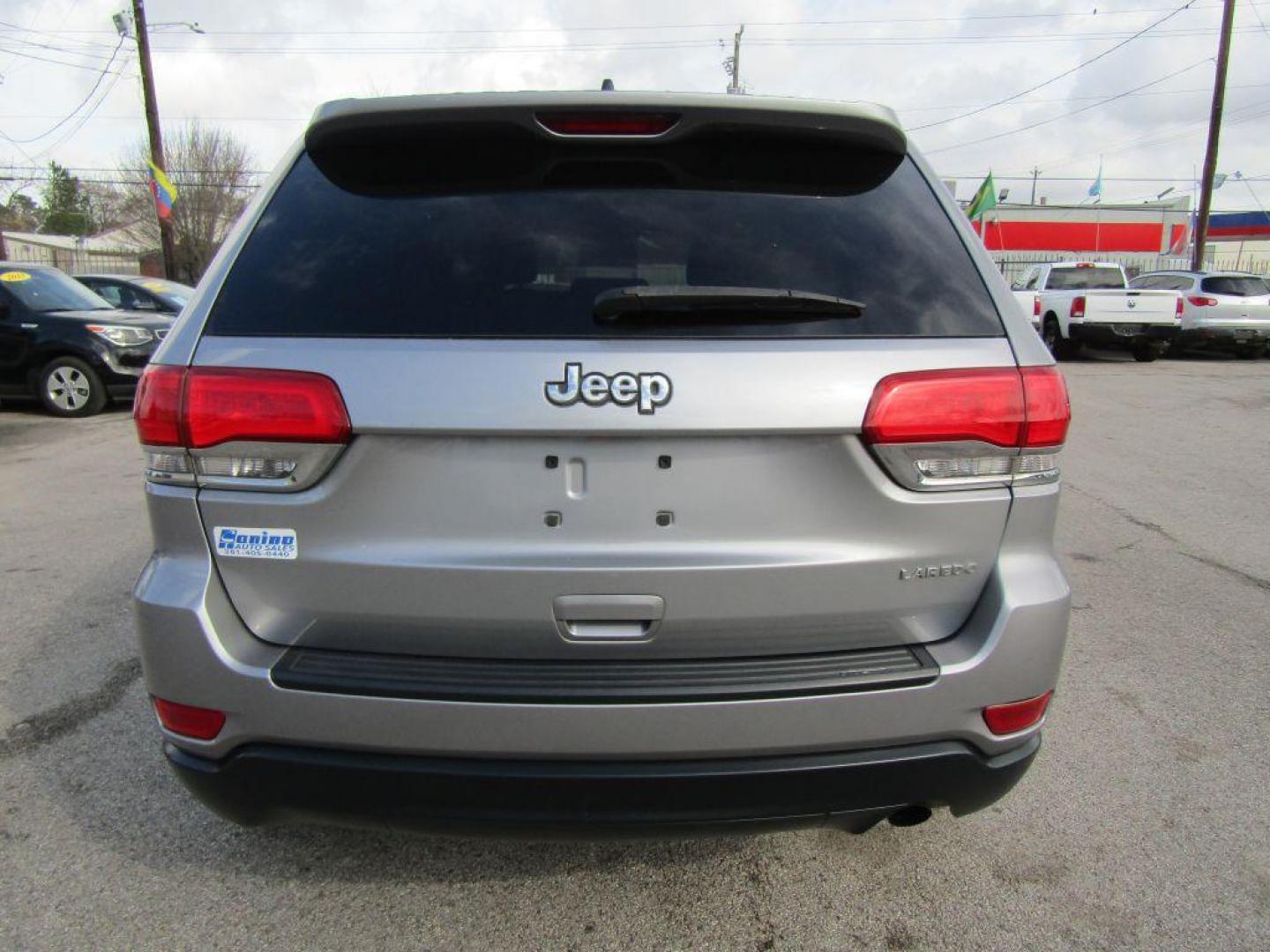 2014 SILVER JEEP GRAND CHEROKEE LAREDO (1C4RJEAG7EC) with an 3.6L engine, Automatic transmission, located at 830 E. Canino Rd., Houston, TX, 77037, (281) 405-0440, 38.358219, -81.729942 - Photo#3