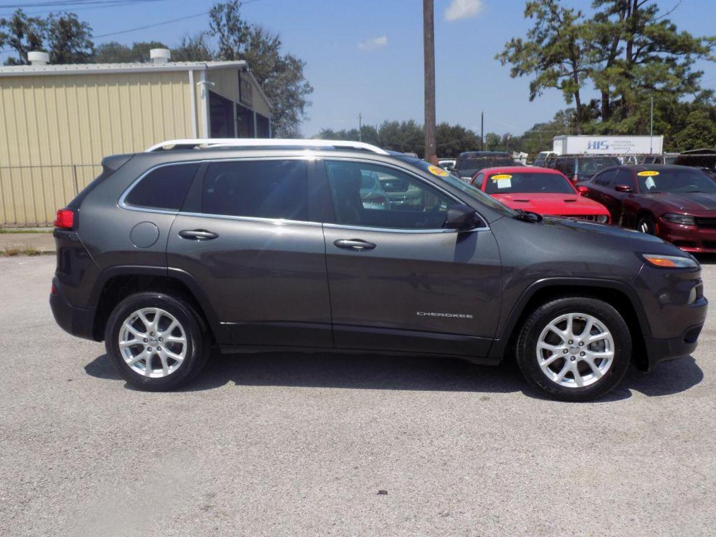 2014 GRAY JEEP CHEROKEE LATITUDE (1C4PJLCS3EW) with an 3.2L engine, Automatic transmission, located at 830 E. Canino Rd., Houston, TX, 77037, (281) 405-0440, 38.358219, -81.729942 - Photo#1