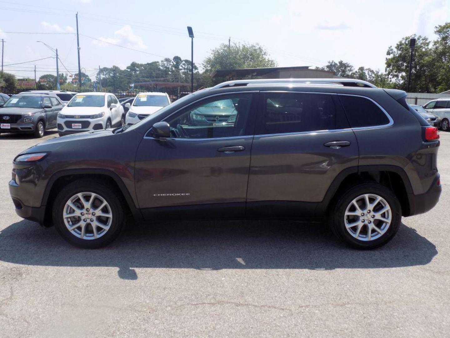 2014 GRAY JEEP CHEROKEE LATITUDE (1C4PJLCS3EW) with an 3.2L engine, Automatic transmission, located at 830 E. Canino Rd., Houston, TX, 77037, (281) 405-0440, 38.358219, -81.729942 - Photo#3