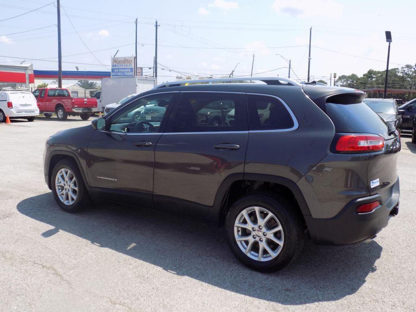 2014 GRAY JEEP CHEROKEE LATITUDE (1C4PJLCS3EW) with an 3.2L engine, Automatic transmission, located at 830 E. Canino Rd., Houston, TX, 77037, (281) 405-0440, 38.358219, -81.729942 - Photo#4