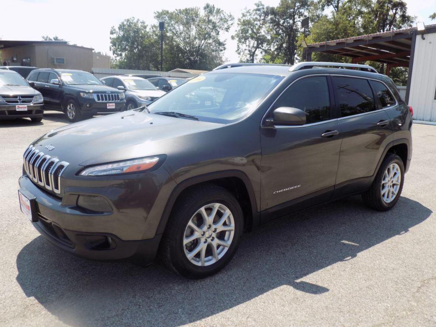 2014 GRAY JEEP CHEROKEE LATITUDE (1C4PJLCS3EW) with an 3.2L engine, Automatic transmission, located at 830 E. Canino Rd., Houston, TX, 77037, (281) 405-0440, 38.358219, -81.729942 - Photo#5