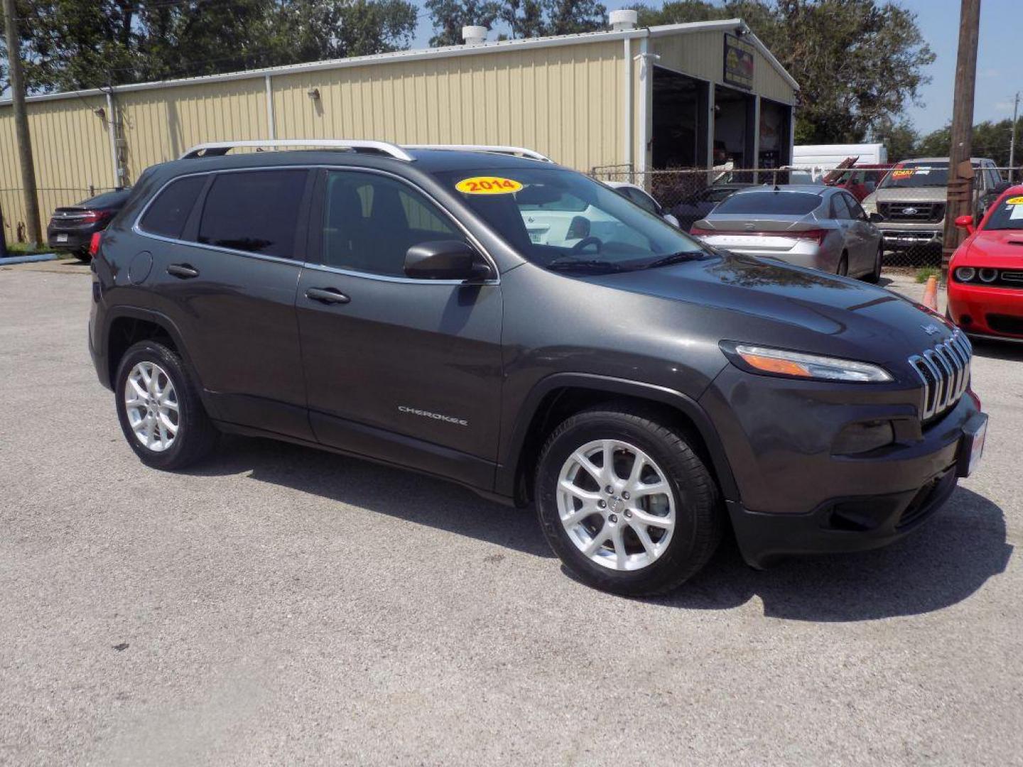 2014 GRAY JEEP CHEROKEE LATITUDE (1C4PJLCS3EW) with an 3.2L engine, Automatic transmission, located at 830 E. Canino Rd., Houston, TX, 77037, (281) 405-0440, 38.358219, -81.729942 - Photo#6