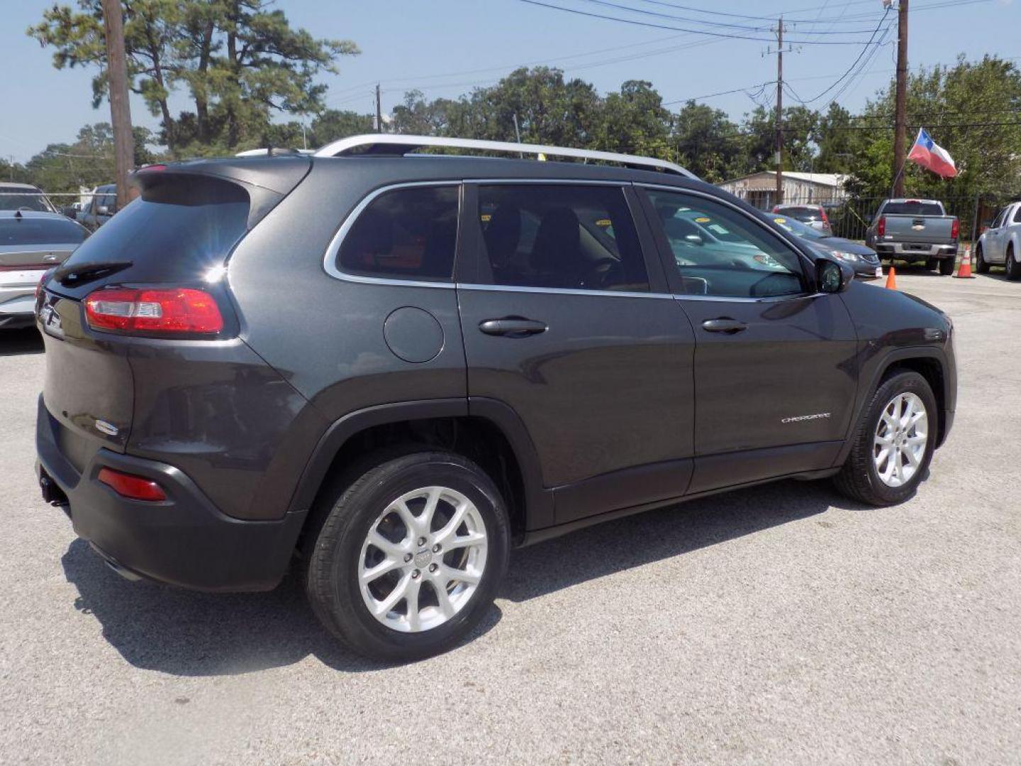 2014 GRAY JEEP CHEROKEE LATITUDE (1C4PJLCS3EW) with an 3.2L engine, Automatic transmission, located at 830 E. Canino Rd., Houston, TX, 77037, (281) 405-0440, 38.358219, -81.729942 - Photo#7