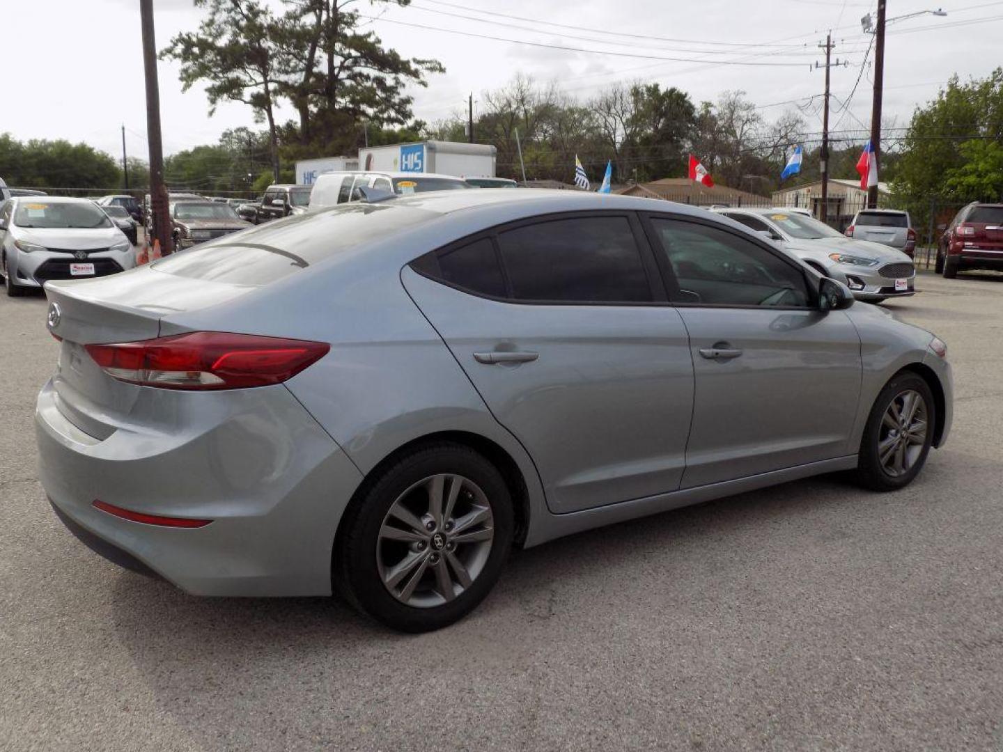 2017 SILVER HYUNDAI ELANTRA SE (5NPD84LF3HH) with an 2.0L engine, Automatic transmission, located at 830 E. Canino Rd., Houston, TX, 77037, (281) 405-0440, 38.358219, -81.729942 - VENGA A VISITARNOS A CANINO AUTO SALES. ENTRE CAMINANDO Y SALGA MANEJANDO. APROVACION GARANTIZADA CON REQUISITOS MINIMOS! PREGUNTEN POR JESSICA, MAY, O CARRIE PARA SU APROBACION SEGURA. ??830 E CANINO RD HOUSTON TX 77037 ??(281) 405-0440 come visit us today!! walk in/ drive out in minutes! - Photo#2