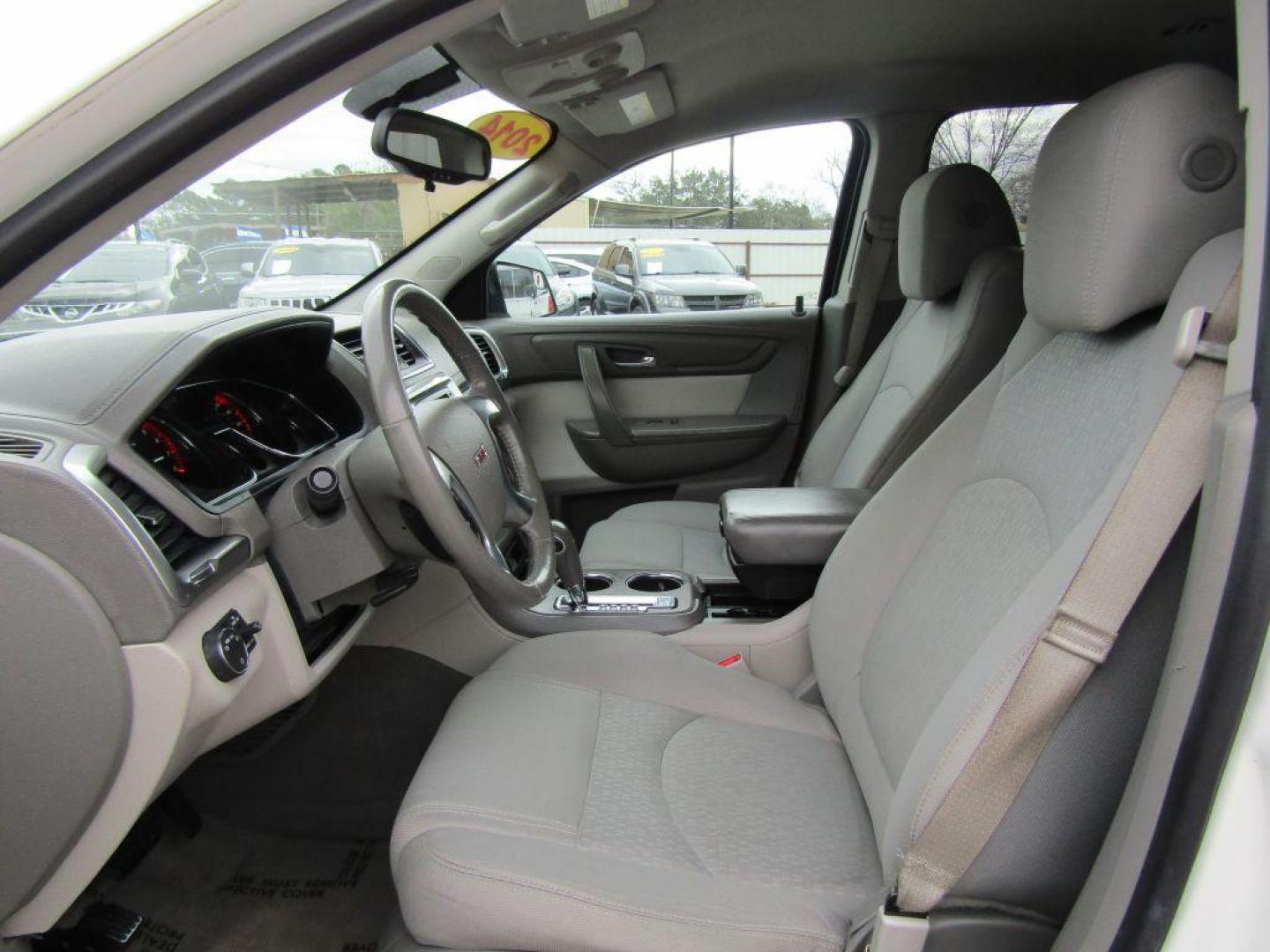 2014 WHITE GMC ACADIA SLE (1GKKRNED1EJ) with an 3.6L engine, Automatic transmission, located at 830 E. Canino Rd., Houston, TX, 77037, (281) 405-0440, 38.358219, -81.729942 - Photo#13