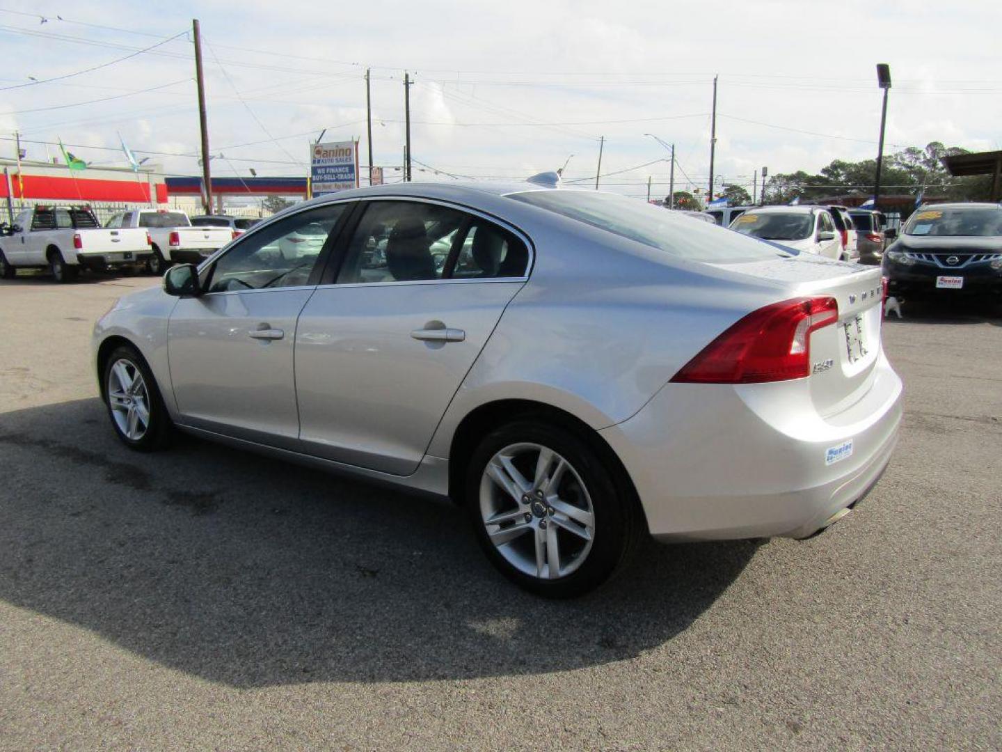 2015 SILVER VOLVO S60 PREMIER (YV126MFK3F1) with an 2.0L engine, Automatic transmission, located at 830 E. Canino Rd., Houston, TX, 77037, (281) 405-0440, 38.358219, -81.729942 - Photo#4