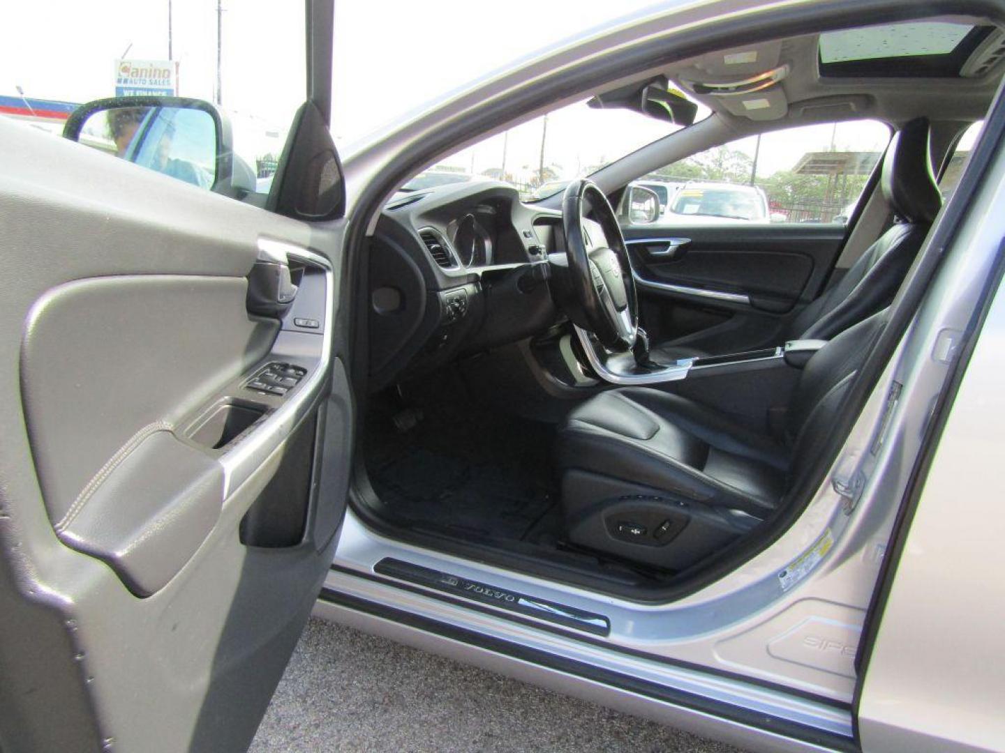 2015 SILVER VOLVO S60 PREMIER (YV126MFK3F1) with an 2.0L engine, Automatic transmission, located at 830 E. Canino Rd., Houston, TX, 77037, (281) 405-0440, 38.358219, -81.729942 - Photo#7