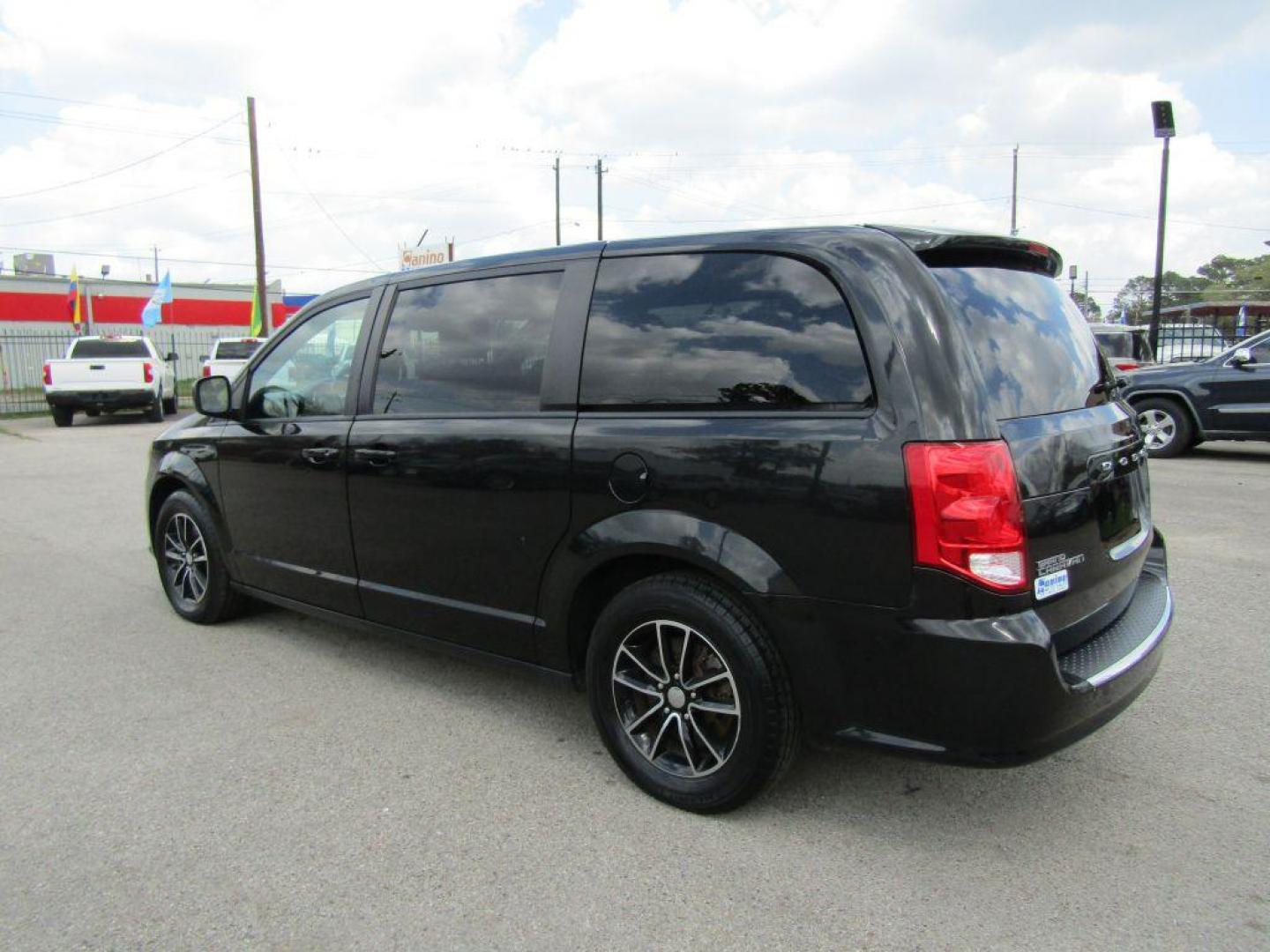 2018 BLACK DODGE GRAND CARAVAN GT (2C4RDGEGXJR) with an 3.6L engine, Automatic transmission, located at 830 E. Canino Rd., Houston, TX, 77037, (281) 405-0440, 38.358219, -81.729942 - Photo#4