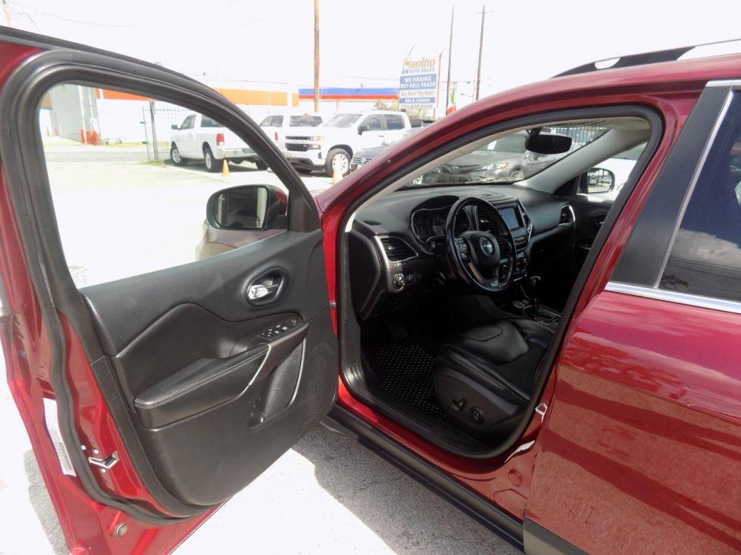 2019 RED JEEP CHEROKEE LATITUDE PLUS (1C4PJLLX5KD) with an 3.2L engine, Automatic transmission, located at 830 E. Canino Rd., Houston, TX, 77037, (281) 405-0440, 38.358219, -81.729942 - Photo#15