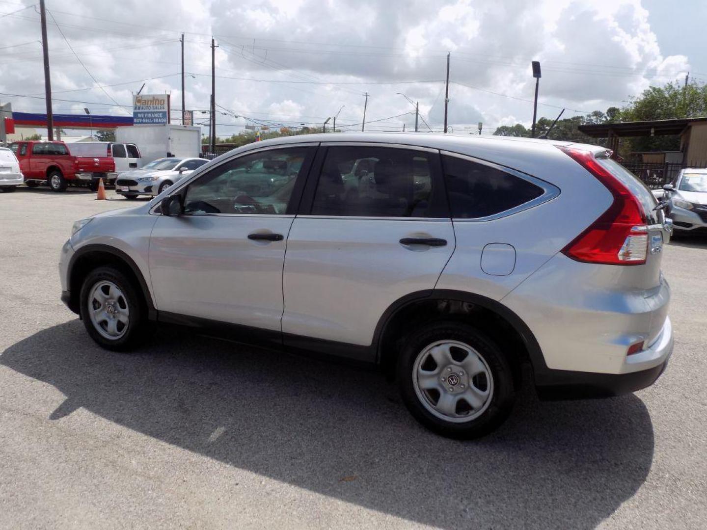 2016 SILVER HONDA CR-V LX (3CZRM3H38GG) with an 2.4L engine, Continuously Variable transmission, located at 830 E. Canino Rd., Houston, TX, 77037, (281) 405-0440, 38.358219, -81.729942 - Photo#4