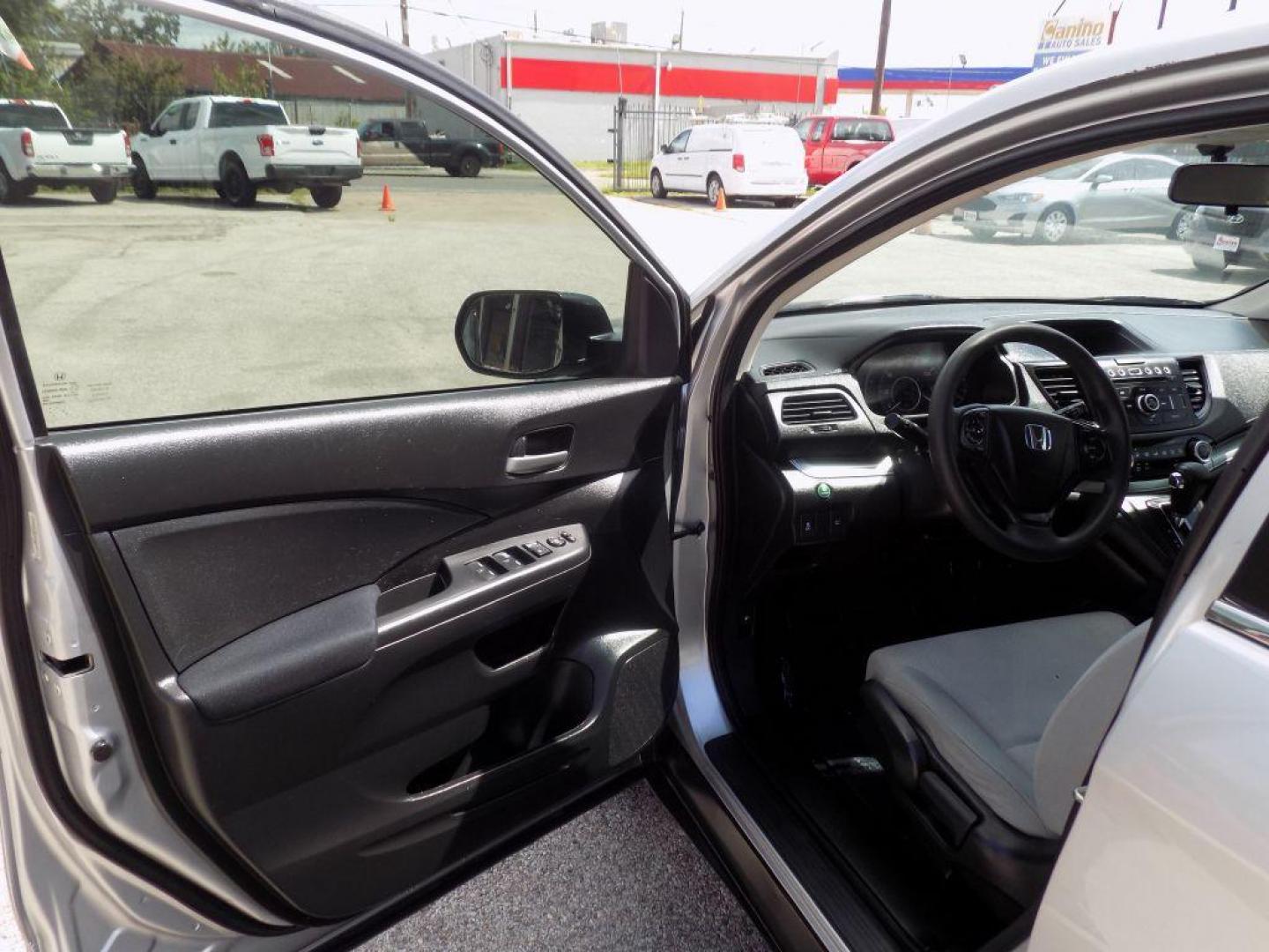 2016 SILVER HONDA CR-V LX (3CZRM3H38GG) with an 2.4L engine, Continuously Variable transmission, located at 830 E. Canino Rd., Houston, TX, 77037, (281) 405-0440, 38.358219, -81.729942 - Photo#15