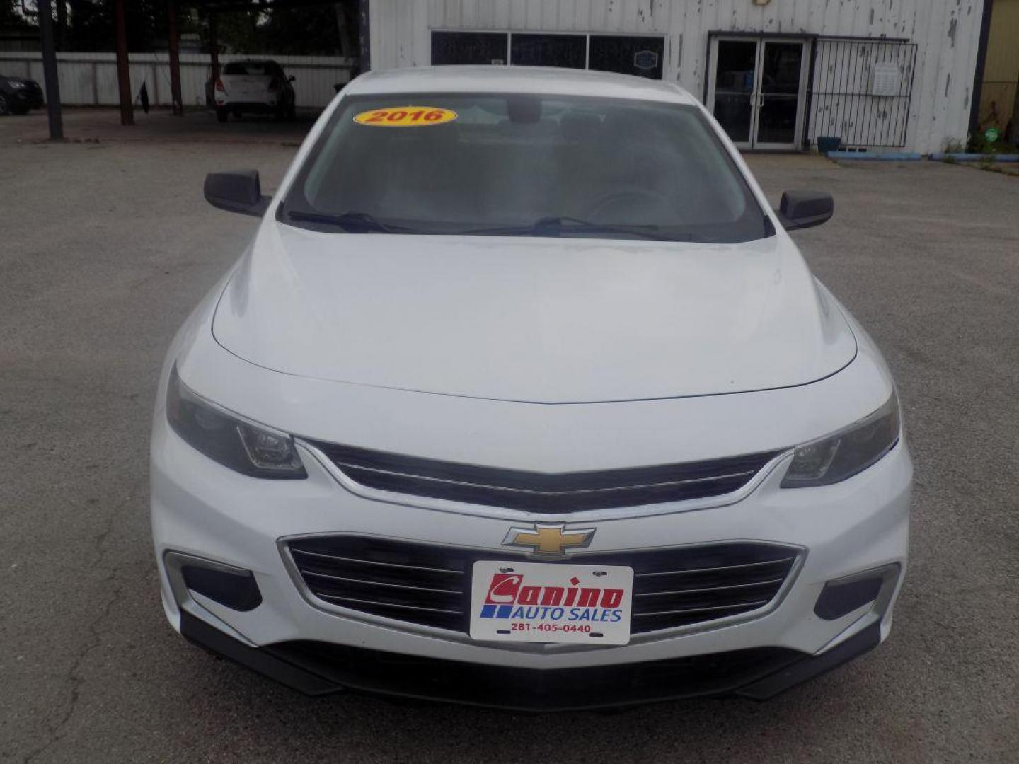 2016 WHITE CHEVROLET MALIBU LS (1G1ZB5ST4GF) with an 1.5L engine, Automatic transmission, located at 830 E. Canino Rd., Houston, TX, 77037, (281) 405-0440, 38.358219, -81.729942 - VENGA A VISITARNOS A CANINO AUTO SALES. ENTRE CAMINANDO Y SALGA MANEJANDO. APROVACION GARANTIZADA CON REQUISITOS MINIMOS! PREGUNTEN POR JESSICA, MAY, O CARRIE PARA SU APROBACION SEGURA. ??830 E CANINO RD HOUSTON TX 77037 ??(281) 405-0440 come visit us today!! walk in/ drive out in minutes! - Photo#0