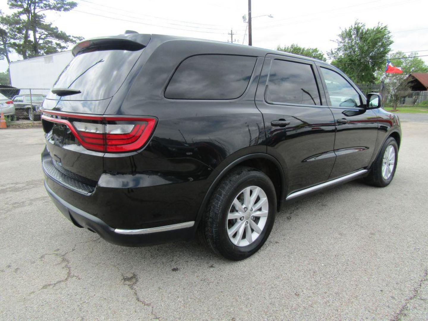 2015 BLACK DODGE DURANGO SXT (1C4RDHAG2FC) with an 3.6L engine, Automatic transmission, located at 830 E. Canino Rd., Houston, TX, 77037, (281) 405-0440, 38.358219, -81.729942 - Photo#4