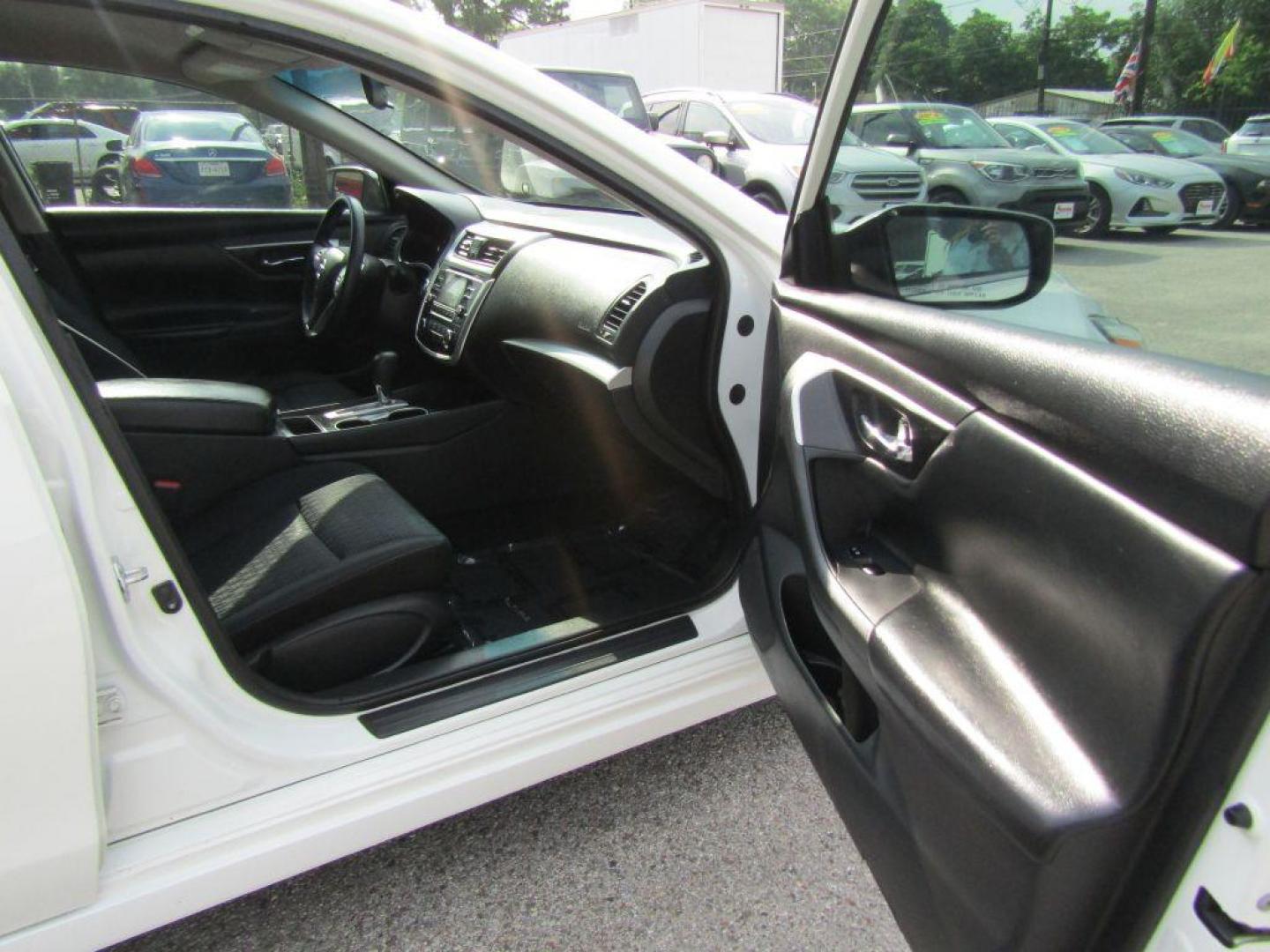 2017 WHITE NISSAN ALTIMA 2.5 (1N4AL3AP3HC) with an 2.5L engine, Continuously Variable transmission, located at 830 E. Canino Rd., Houston, TX, 77037, (281) 405-0440, 38.358219, -81.729942 - Photo#14