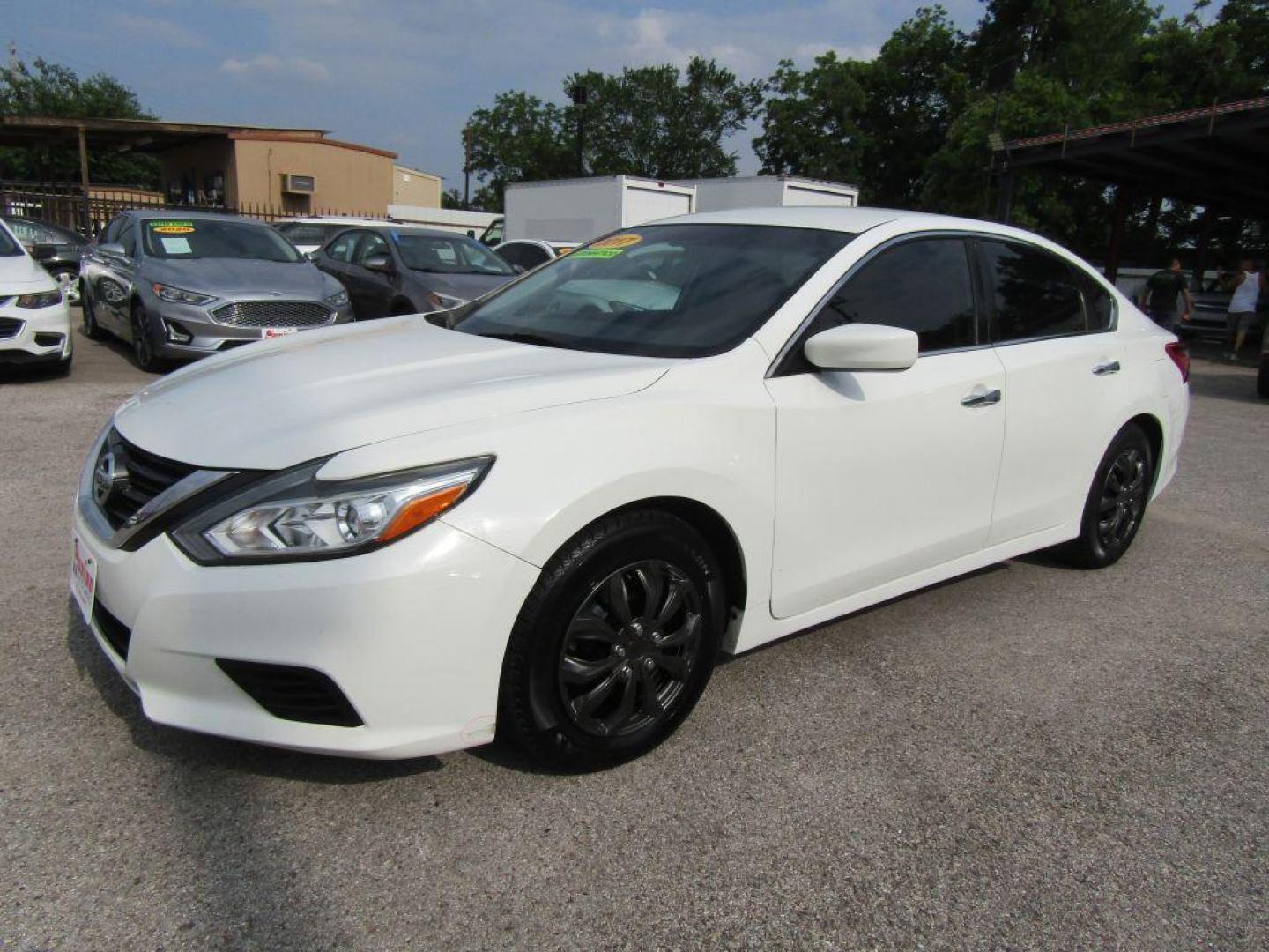 2017 WHITE NISSAN ALTIMA 2.5 (1N4AL3AP3HC) with an 2.5L engine, Continuously Variable transmission, located at 830 E. Canino Rd., Houston, TX, 77037, (281) 405-0440, 38.358219, -81.729942 - Photo#5