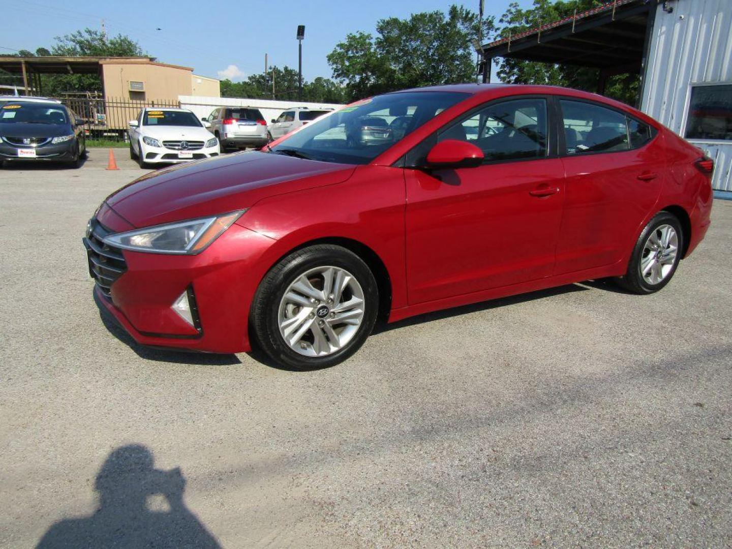 2019 RED HYUNDAI ELANTRA SEL (KMHD84LF0KU) with an 2.0L engine, Automatic transmission, located at 830 E. Canino Rd., Houston, TX, 77037, (281) 405-0440, 38.358219, -81.729942 - Photo#1