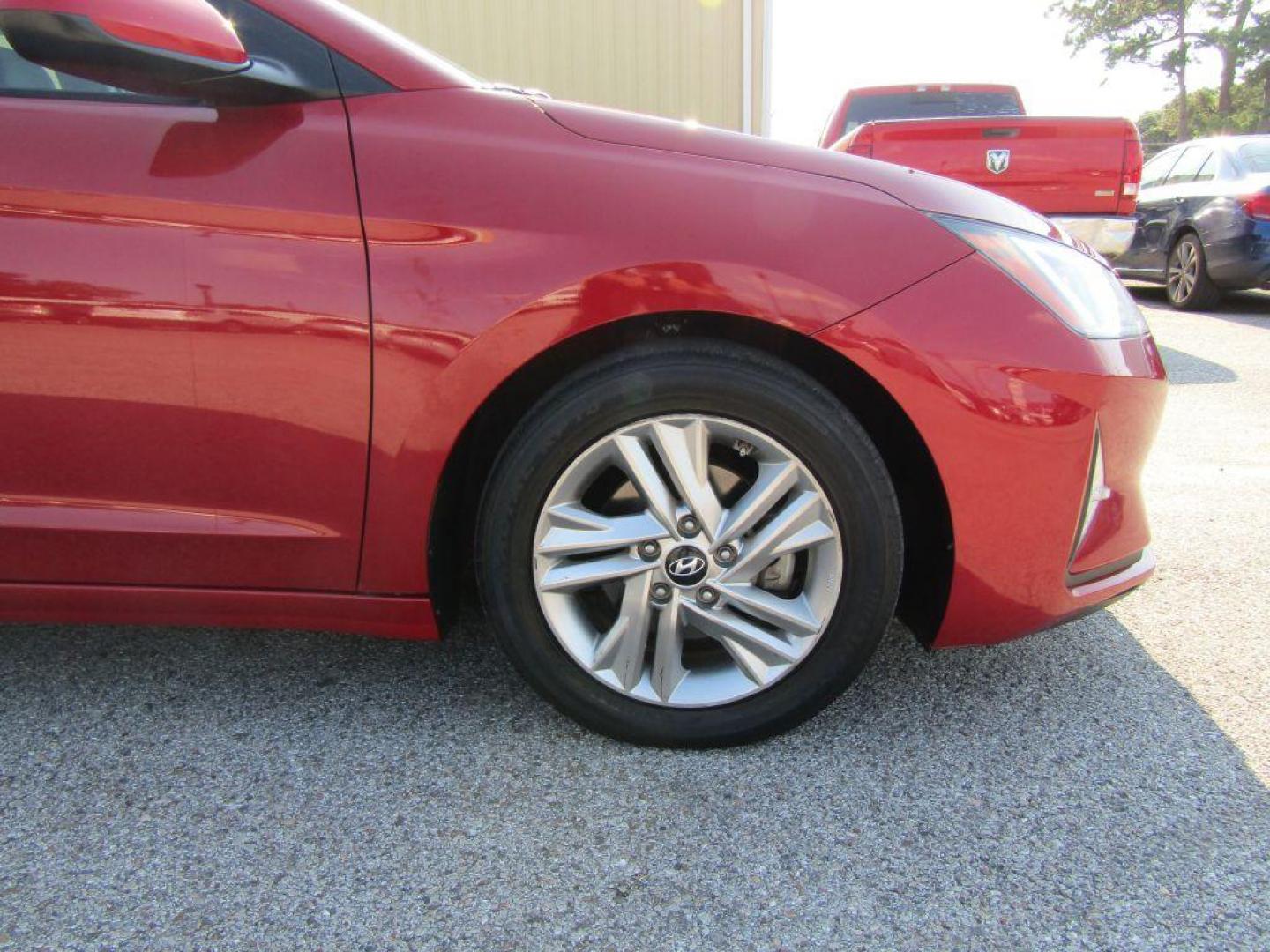 2019 RED HYUNDAI ELANTRA SEL (KMHD84LF0KU) with an 2.0L engine, Automatic transmission, located at 830 E. Canino Rd., Houston, TX, 77037, (281) 405-0440, 38.358219, -81.729942 - Photo#22