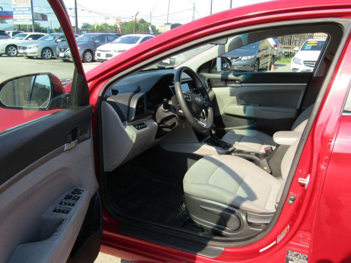 2019 RED HYUNDAI ELANTRA SEL (KMHD84LF0KU) with an 2.0L engine, Automatic transmission, located at 830 E. Canino Rd., Houston, TX, 77037, (281) 405-0440, 38.358219, -81.729942 - Photo#6