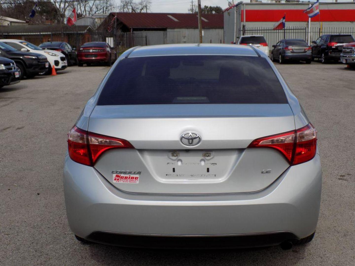 2018 SILVER TOYOTA COROLLA L (5YFBURHE8JP) with an 1.8L engine, Continuously Variable transmission, located at 830 E. Canino Rd., Houston, TX, 77037, (281) 405-0440, 38.358219, -81.729942 - PAGOS COMODOS, ENGANCHES COMODOS. FINANCIAMIENTO RAPIDO Y FACIL. BUEN CREDITO, MAL CREDITO, COMPRADOR POR PRIMERA VES O NO LICENCIA, CANINO AUTO SALES TE PUEDE AYUDAR! LLAMA/TEXTO O VISITANOS HOY MISMO (281) 405-0440 ESTAMOS LOCALIZADOS EN 830 E. CANINO RD. (ESQUINA CON AIRLINE) HOUSTON, TEXAS - Photo#2