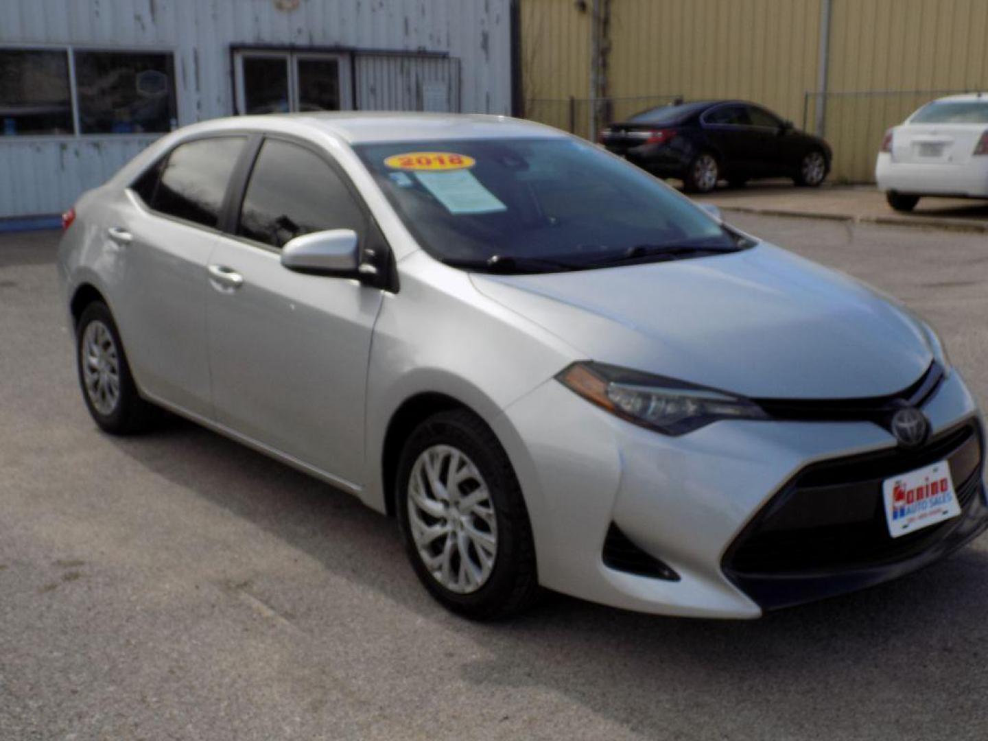 2018 SILVER TOYOTA COROLLA L (5YFBURHE8JP) with an 1.8L engine, Continuously Variable transmission, located at 830 E. Canino Rd., Houston, TX, 77037, (281) 405-0440, 38.358219, -81.729942 - PAGOS COMODOS, ENGANCHES COMODOS. FINANCIAMIENTO RAPIDO Y FACIL. BUEN CREDITO, MAL CREDITO, COMPRADOR POR PRIMERA VES O NO LICENCIA, CANINO AUTO SALES TE PUEDE AYUDAR! LLAMA/TEXTO O VISITANOS HOY MISMO (281) 405-0440 ESTAMOS LOCALIZADOS EN 830 E. CANINO RD. (ESQUINA CON AIRLINE) HOUSTON, TEXAS - Photo#6