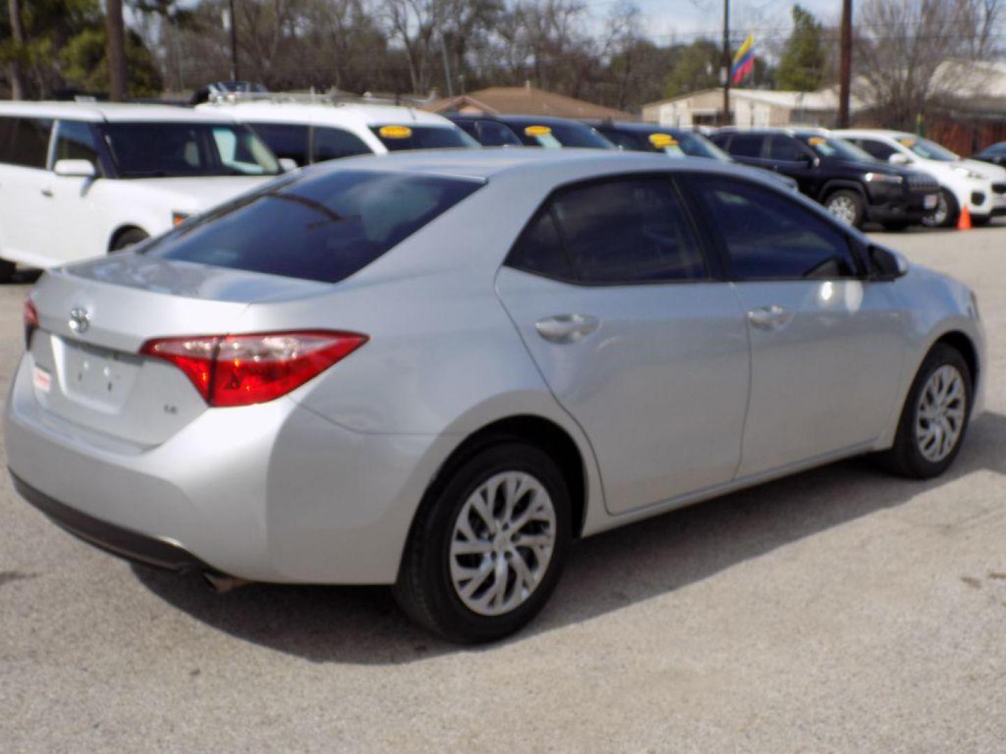 2018 SILVER TOYOTA COROLLA L (5YFBURHE8JP) with an 1.8L engine, Continuously Variable transmission, located at 830 E. Canino Rd., Houston, TX, 77037, (281) 405-0440, 38.358219, -81.729942 - PAGOS COMODOS, ENGANCHES COMODOS. FINANCIAMIENTO RAPIDO Y FACIL. BUEN CREDITO, MAL CREDITO, COMPRADOR POR PRIMERA VES O NO LICENCIA, CANINO AUTO SALES TE PUEDE AYUDAR! LLAMA/TEXTO O VISITANOS HOY MISMO (281) 405-0440 ESTAMOS LOCALIZADOS EN 830 E. CANINO RD. (ESQUINA CON AIRLINE) HOUSTON, TEXAS - Photo#7