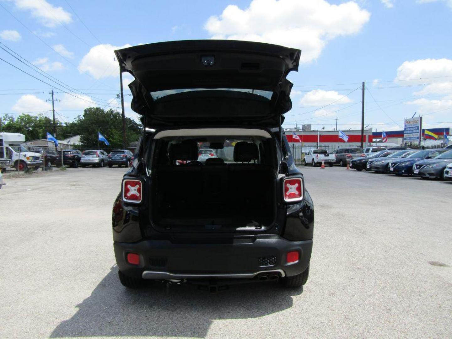 2018 BLACK JEEP RENEGADE LIMITED (ZACCJADBXJP) with an 2.4L engine, Automatic transmission, located at 830 E. Canino Rd., Houston, TX, 77037, (281) 405-0440, 38.358219, -81.729942 - VENGA A VISITARNOS A CANINO AUTO SALES. ENTRE CAMINANDO Y SALGA MANEJANDO. APROVACION GARANTIZADA CON REQUISITOS MINIMOS! PREGUNTEN POR JESSICA, MAY, O CARRIE PARA SU APROBACION SEGURA. ??830 E CANINO RD HOUSTON TX 77037 ??(281) 405-0440 come visit us today!! walk in/ drive out in minutes! - Photo#9