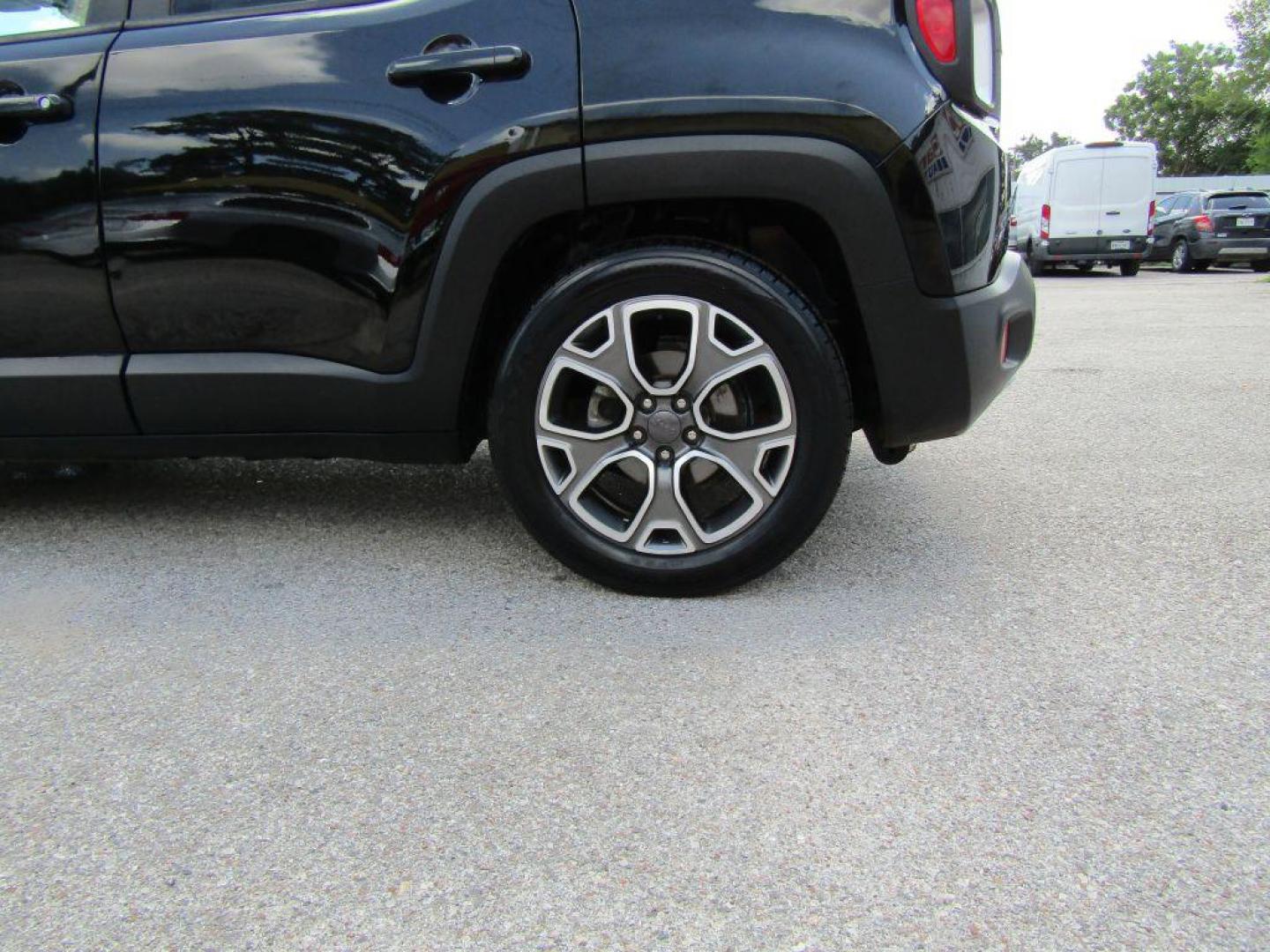 2018 BLACK JEEP RENEGADE LIMITED (ZACCJADBXJP) with an 2.4L engine, Automatic transmission, located at 830 E. Canino Rd., Houston, TX, 77037, (281) 405-0440, 38.358219, -81.729942 - VENGA A VISITARNOS A CANINO AUTO SALES. ENTRE CAMINANDO Y SALGA MANEJANDO. APROVACION GARANTIZADA CON REQUISITOS MINIMOS! PREGUNTEN POR JESSICA, MAY, O CARRIE PARA SU APROBACION SEGURA. ??830 E CANINO RD HOUSTON TX 77037 ??(281) 405-0440 come visit us today!! walk in/ drive out in minutes! - Photo#18