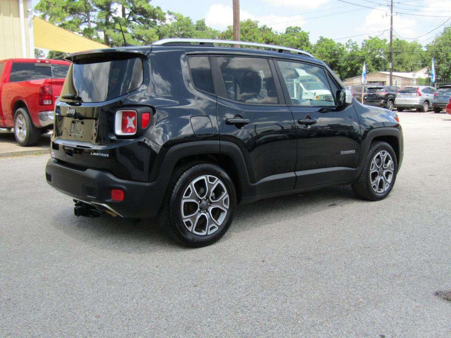 2018 BLACK JEEP RENEGADE LIMITED (ZACCJADBXJP) with an 2.4L engine, Automatic transmission, located at 830 E. Canino Rd., Houston, TX, 77037, (281) 405-0440, 38.358219, -81.729942 - VENGA A VISITARNOS A CANINO AUTO SALES. ENTRE CAMINANDO Y SALGA MANEJANDO. APROVACION GARANTIZADA CON REQUISITOS MINIMOS! PREGUNTEN POR JESSICA, MAY, O CARRIE PARA SU APROBACION SEGURA. ??830 E CANINO RD HOUSTON TX 77037 ??(281) 405-0440 come visit us today!! walk in/ drive out in minutes! - Photo#4