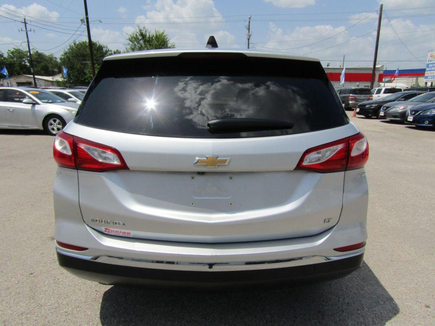 2018 SILVER CHEVROLET EQUINOX LT (3GNAXJEV1JS) with an 1.5L engine, Automatic transmission, located at 830 E. Canino Rd., Houston, TX, 77037, (281) 405-0440, 38.358219, -81.729942 - Photo#3