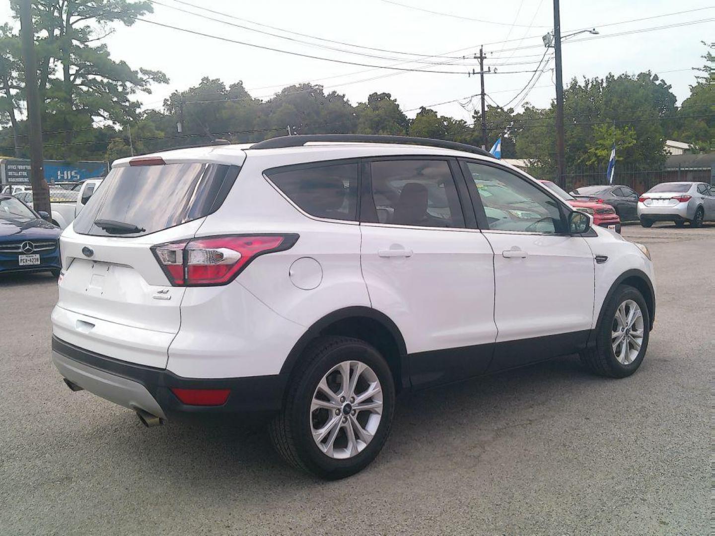 2018 WHITE FORD ESCAPE SE (1FMCU0GD9JU) with an 1.5L engine, Automatic transmission, located at 830 E. Canino Rd., Houston, TX, 77037, (281) 405-0440, 38.358219, -81.729942 - Photo#2